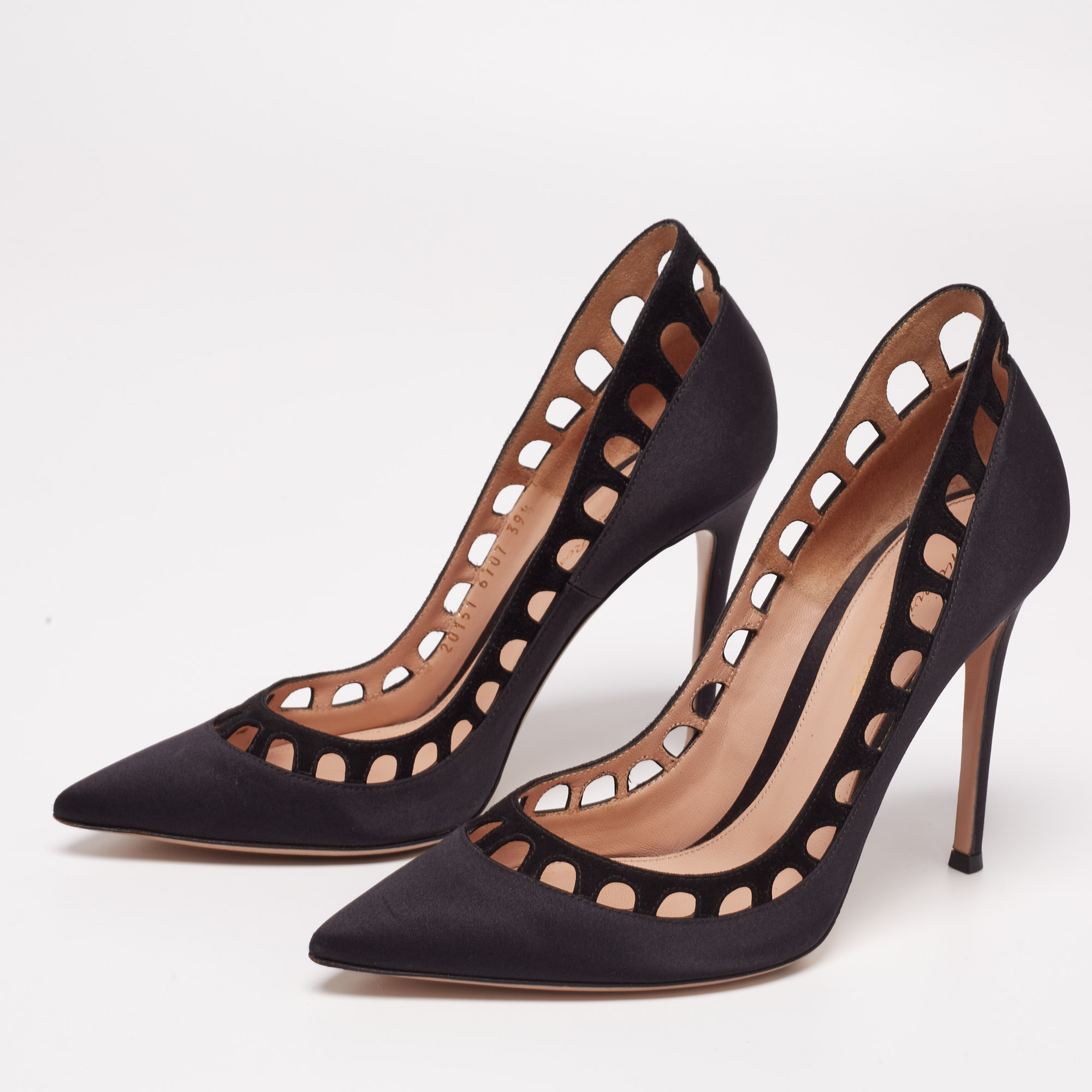 

Gianvito Rossi Black Satin and Cut Out Suede Pumps Size