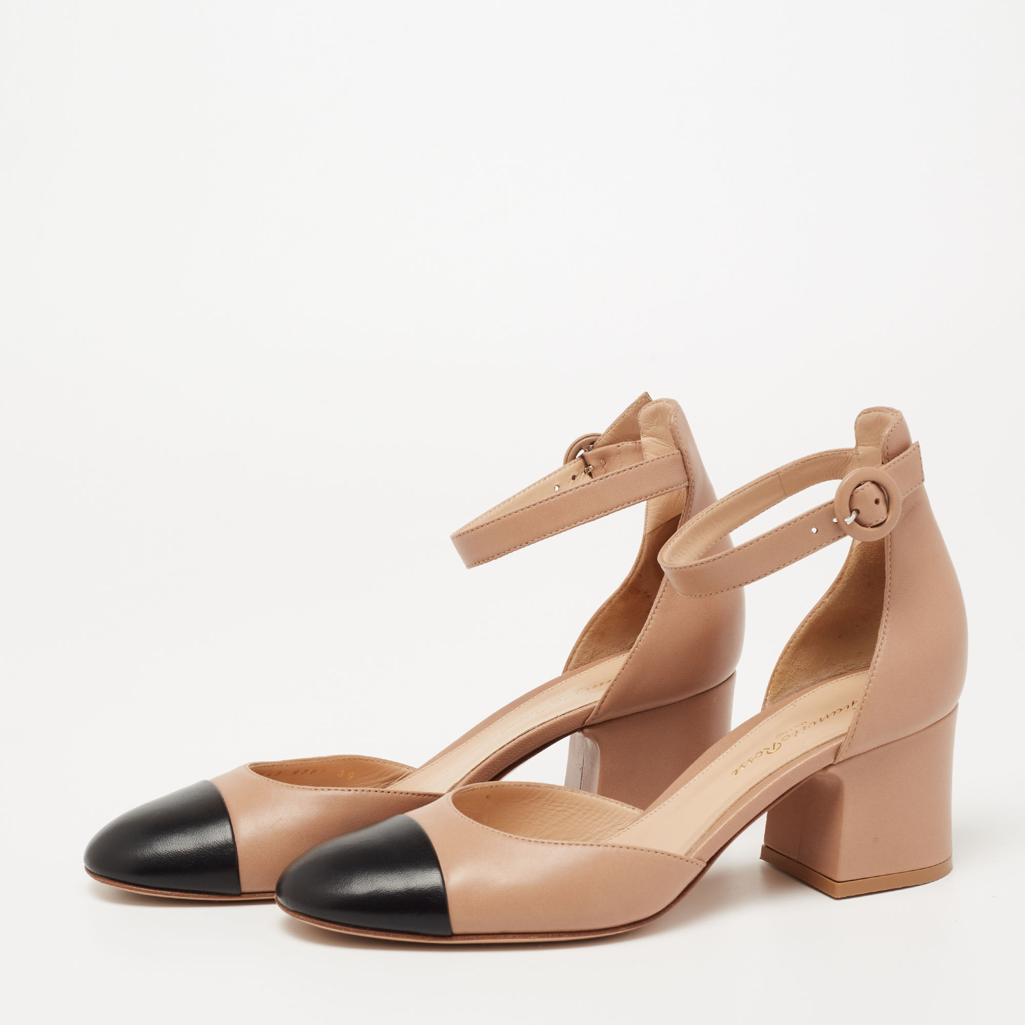 

Gianvito Rossi Beige/Black Leather Ankle Strap Sandals Size