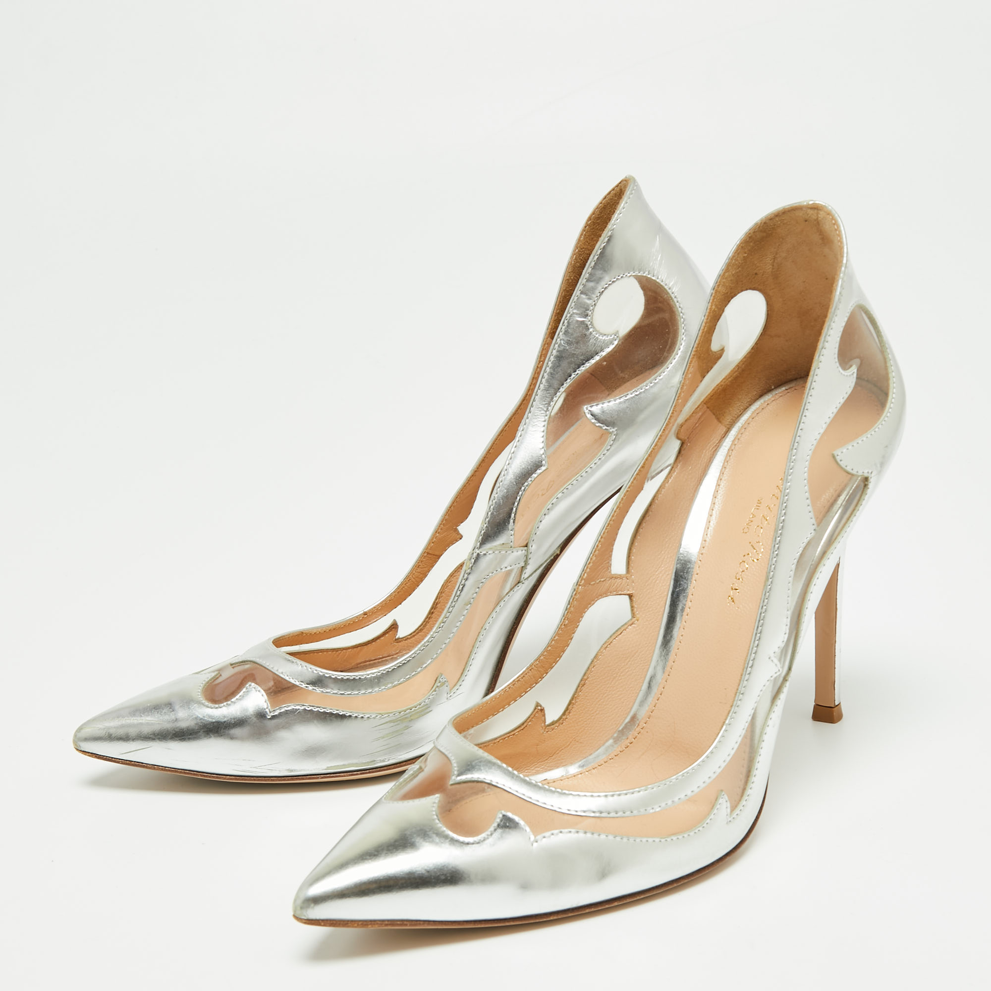 

Gianvito Rossi Silver Leather and PVC Plexi Cut-Out Pumps Size