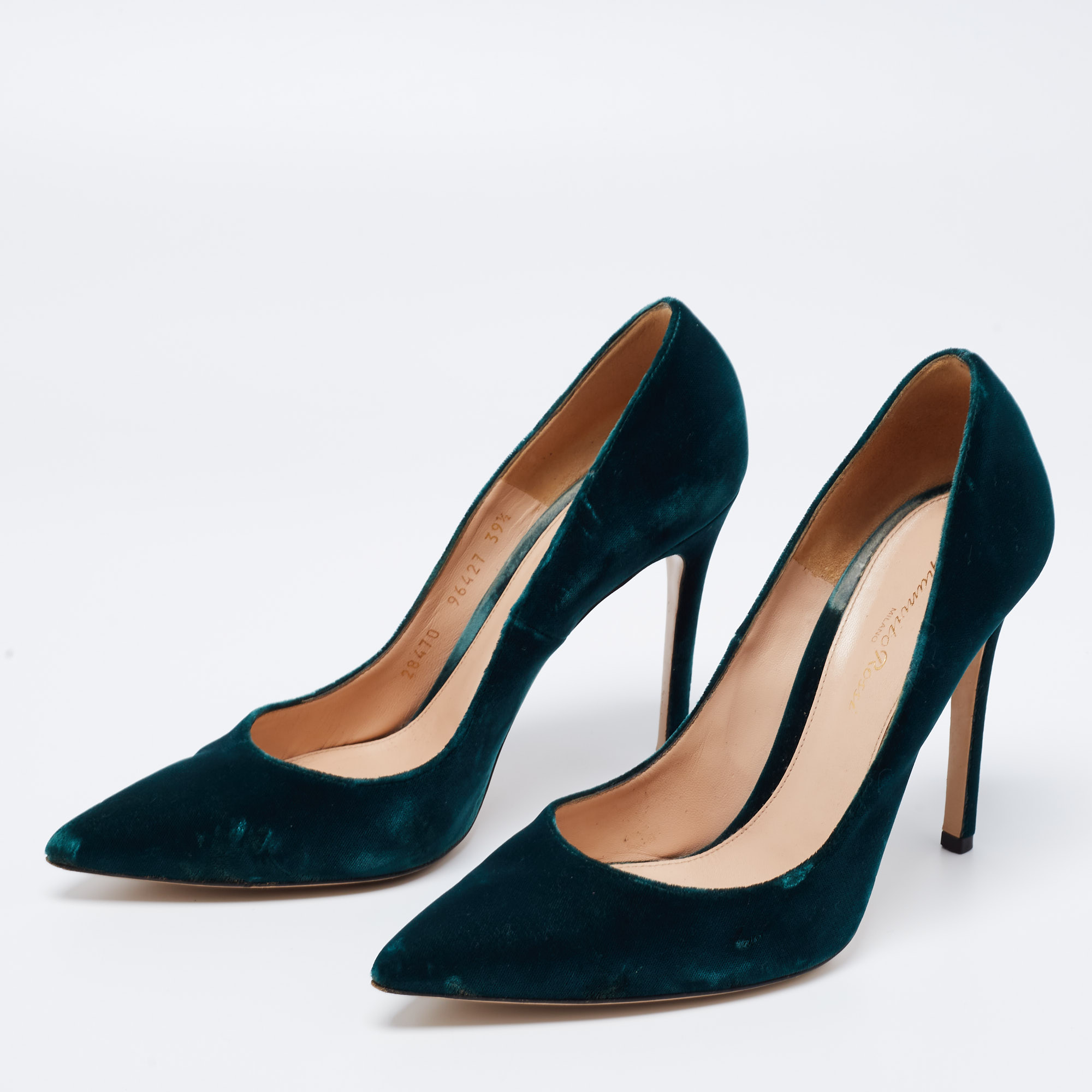 

Gianvito Rossi Green Velvet Pointed Toe Pumps Size