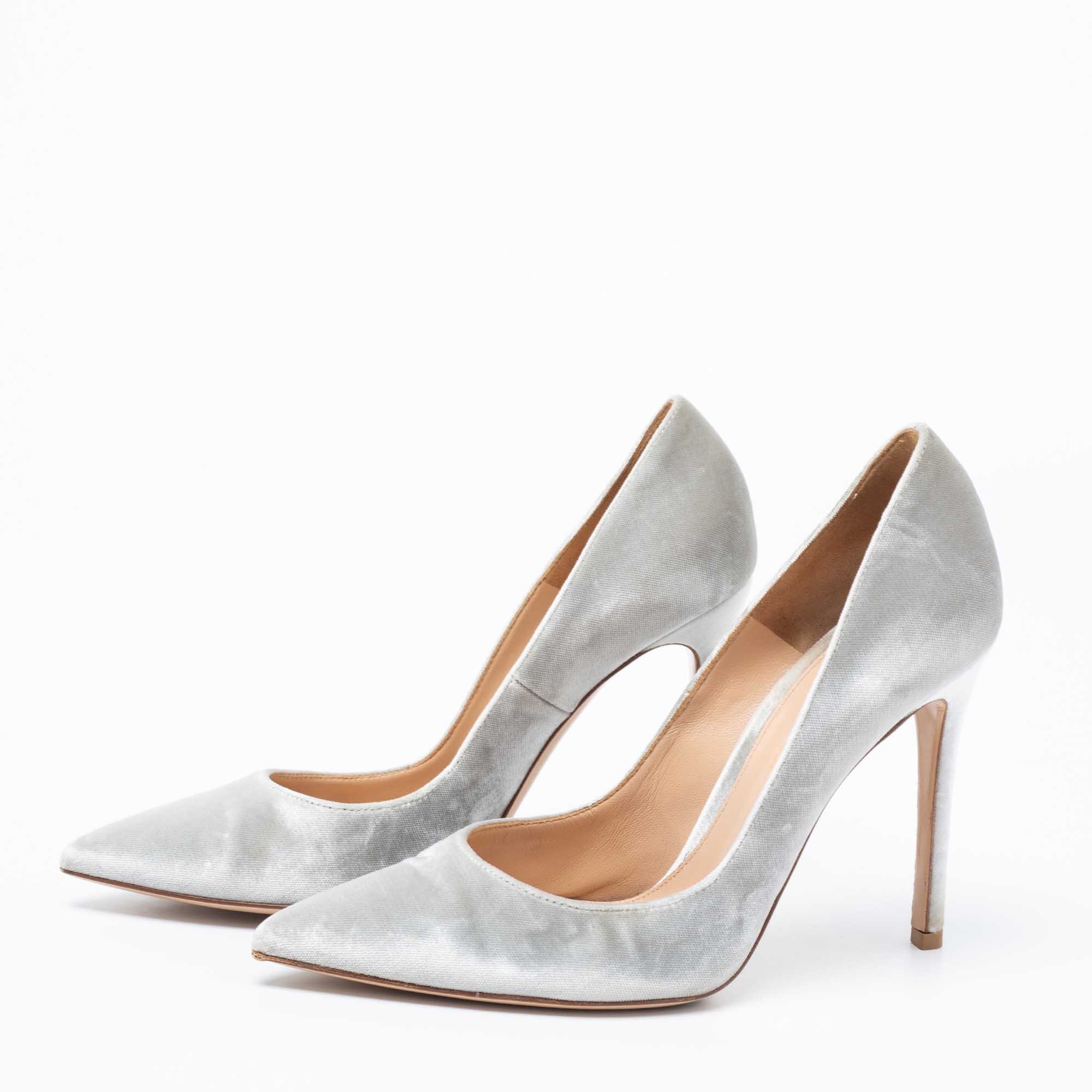 

Gianvito Rossi Grey Velvet Pointed Toe Pumps Size