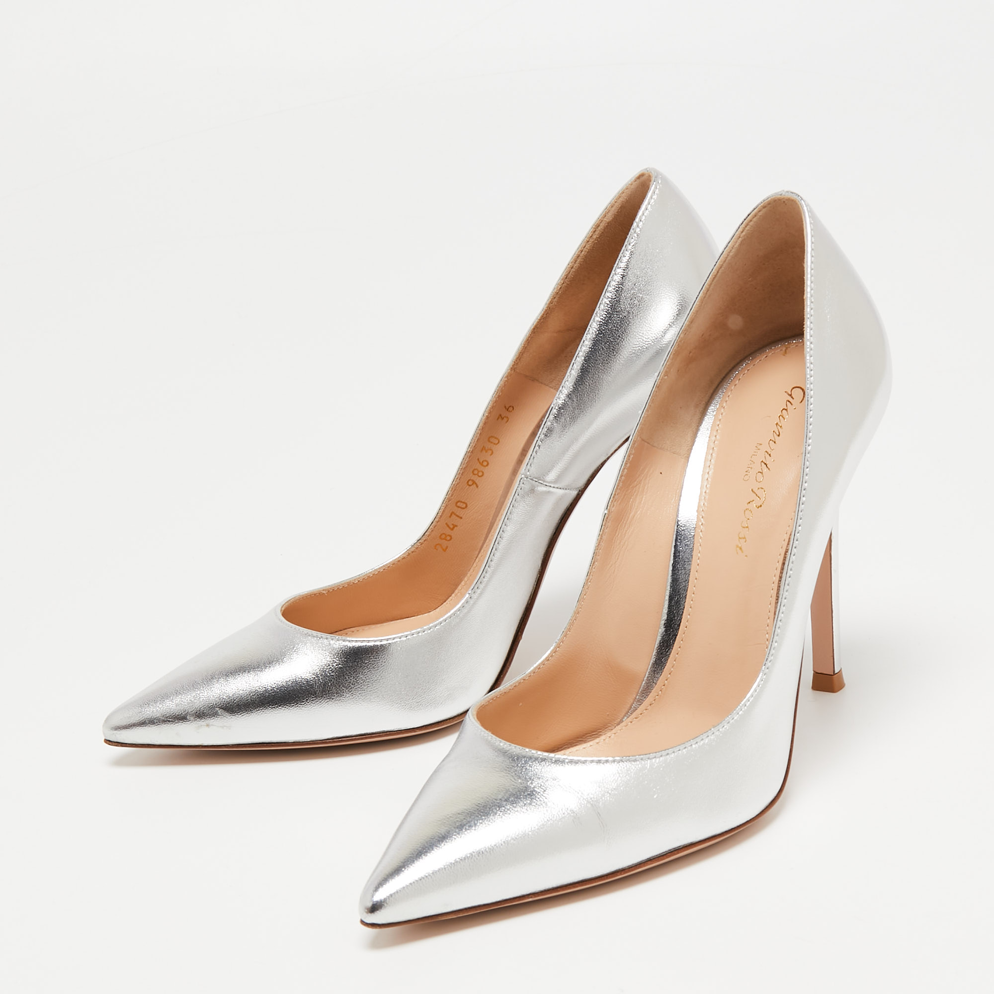 

Gianvito Rossi Silver Leather Gianvito Pumps Size