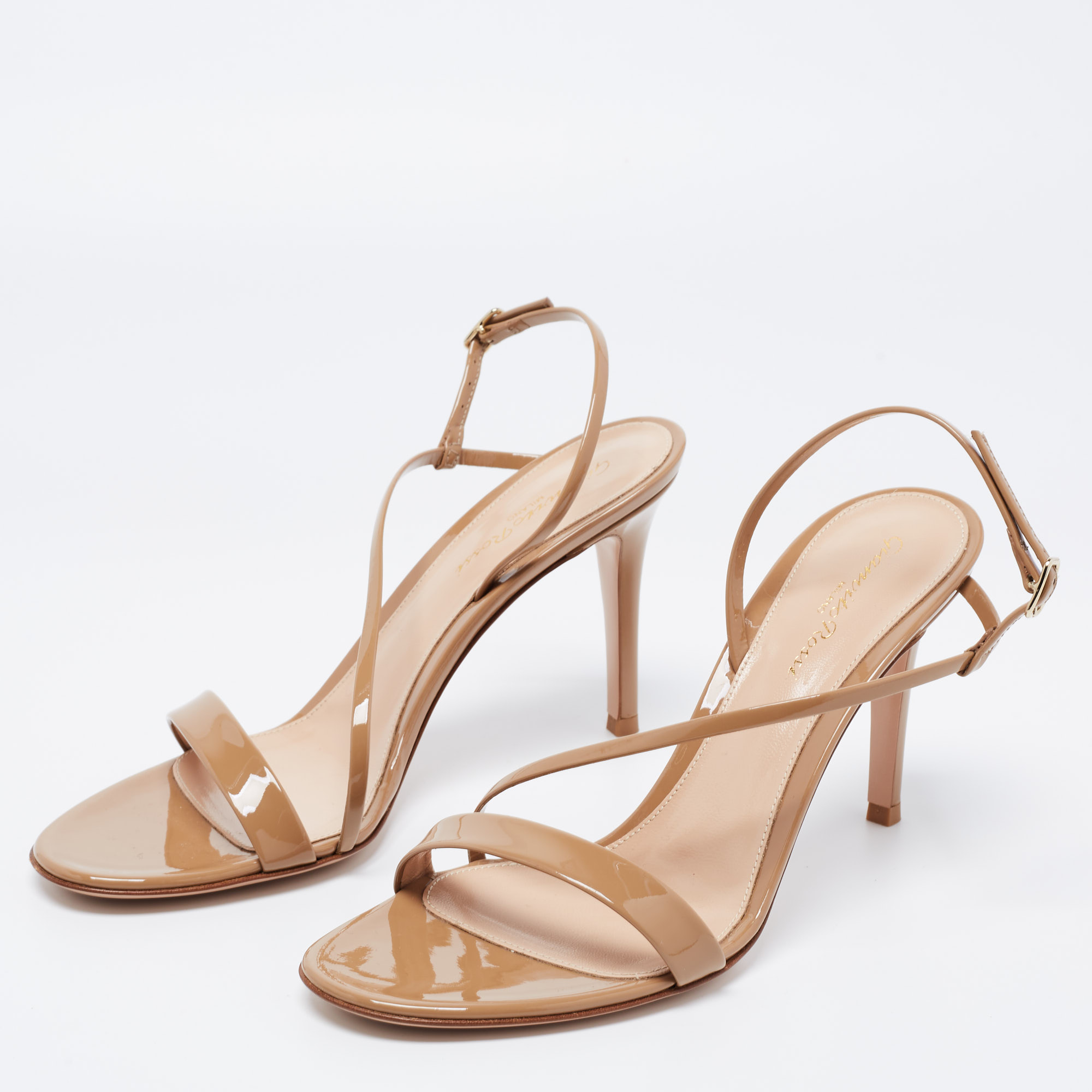 

Gianvito Rossi Beige Patent Leather Slingback Sandals Size