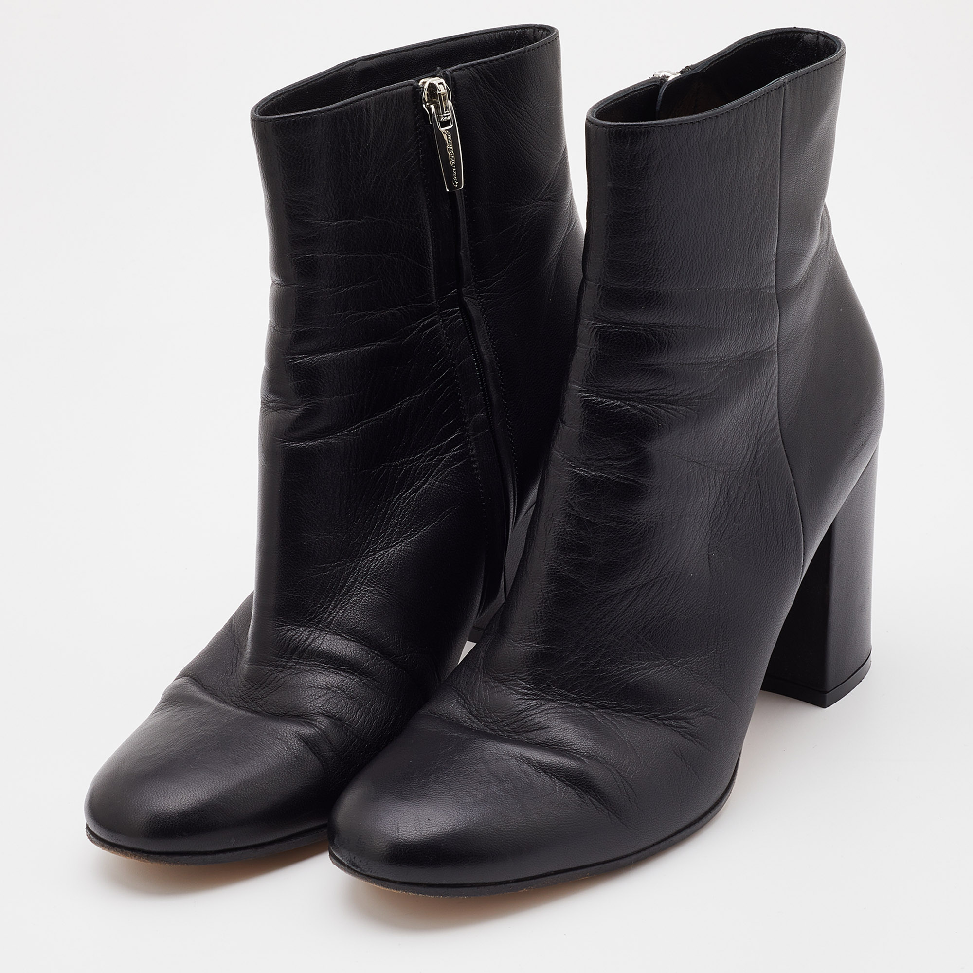 

Gianvito Rossi Black Leather Ankle Length Boots Size