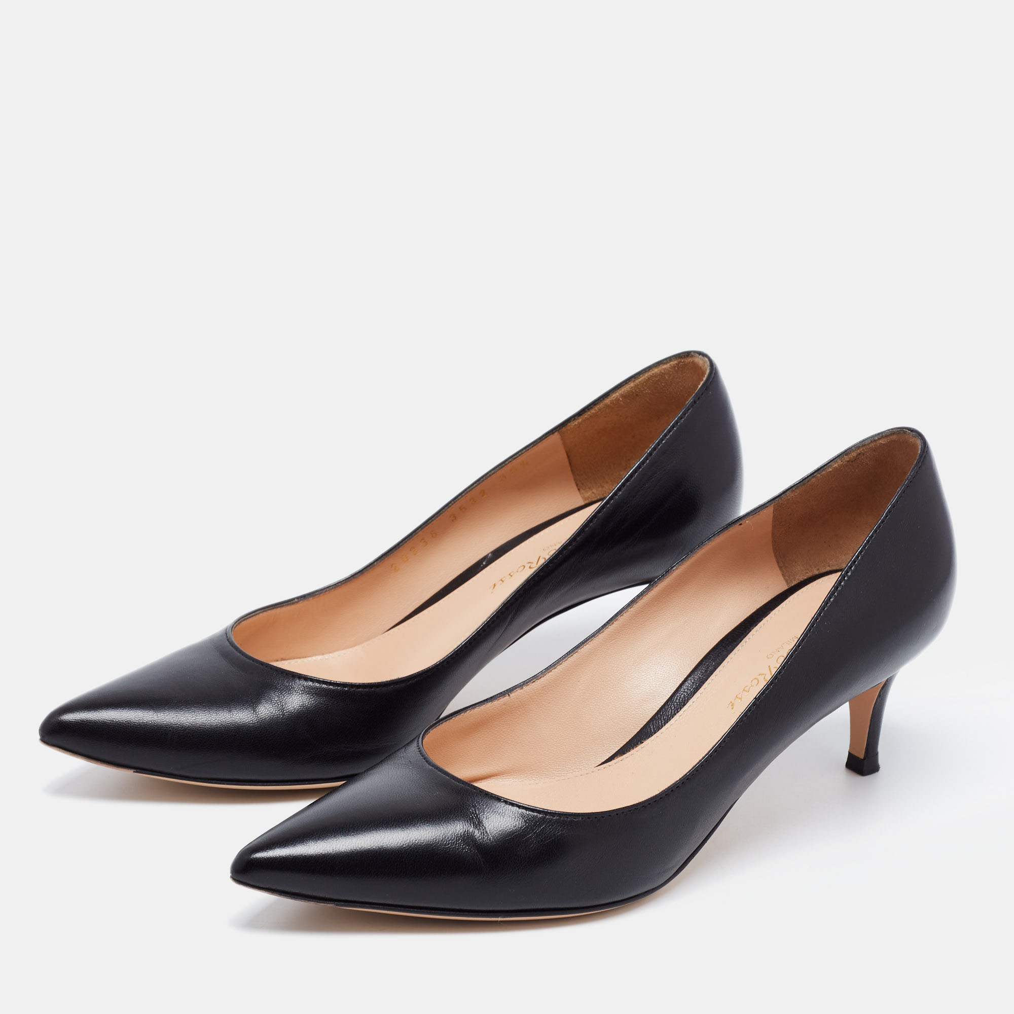 

Gianvito Rossi Black Leather Pointed Toe Pumps Size