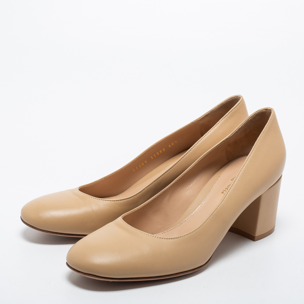 

Gianvito Rossi Beige Leather Block Heel Pumps Size
