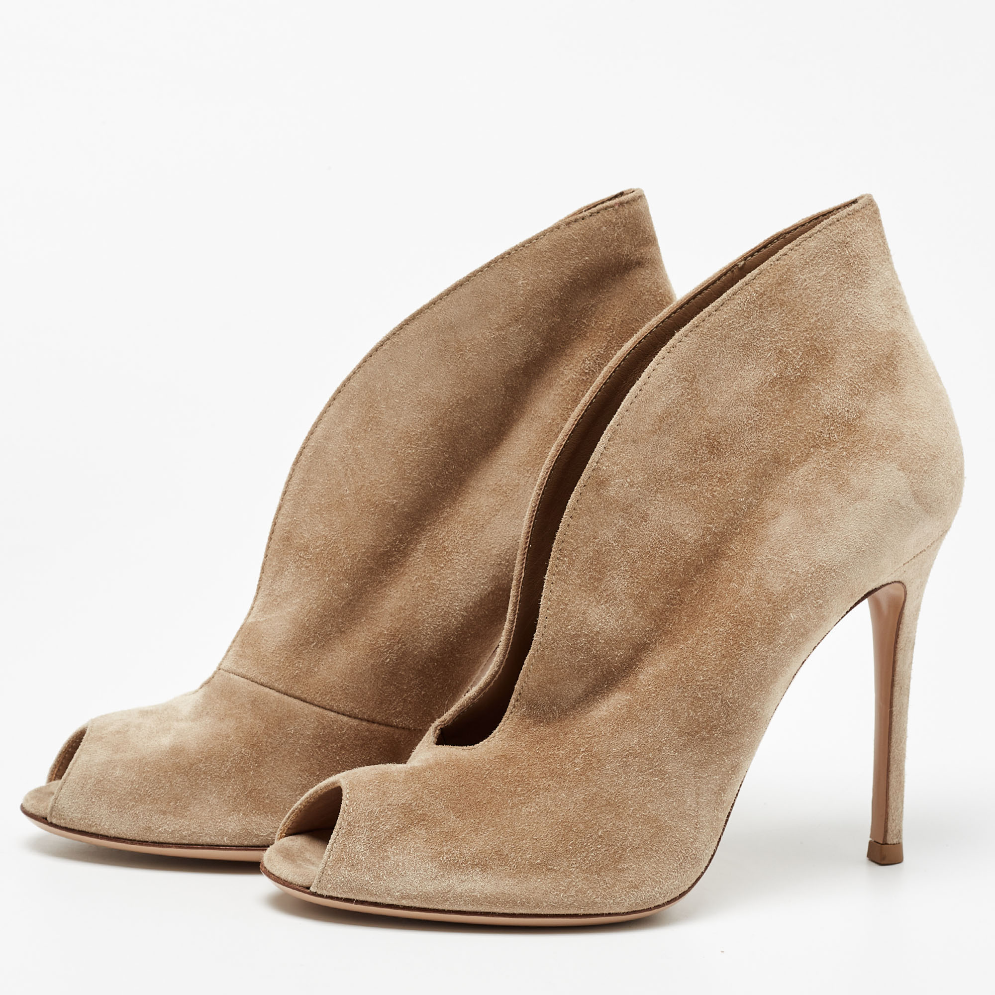 

Gianvito Rossi Beige Suede Vamp Booties Size