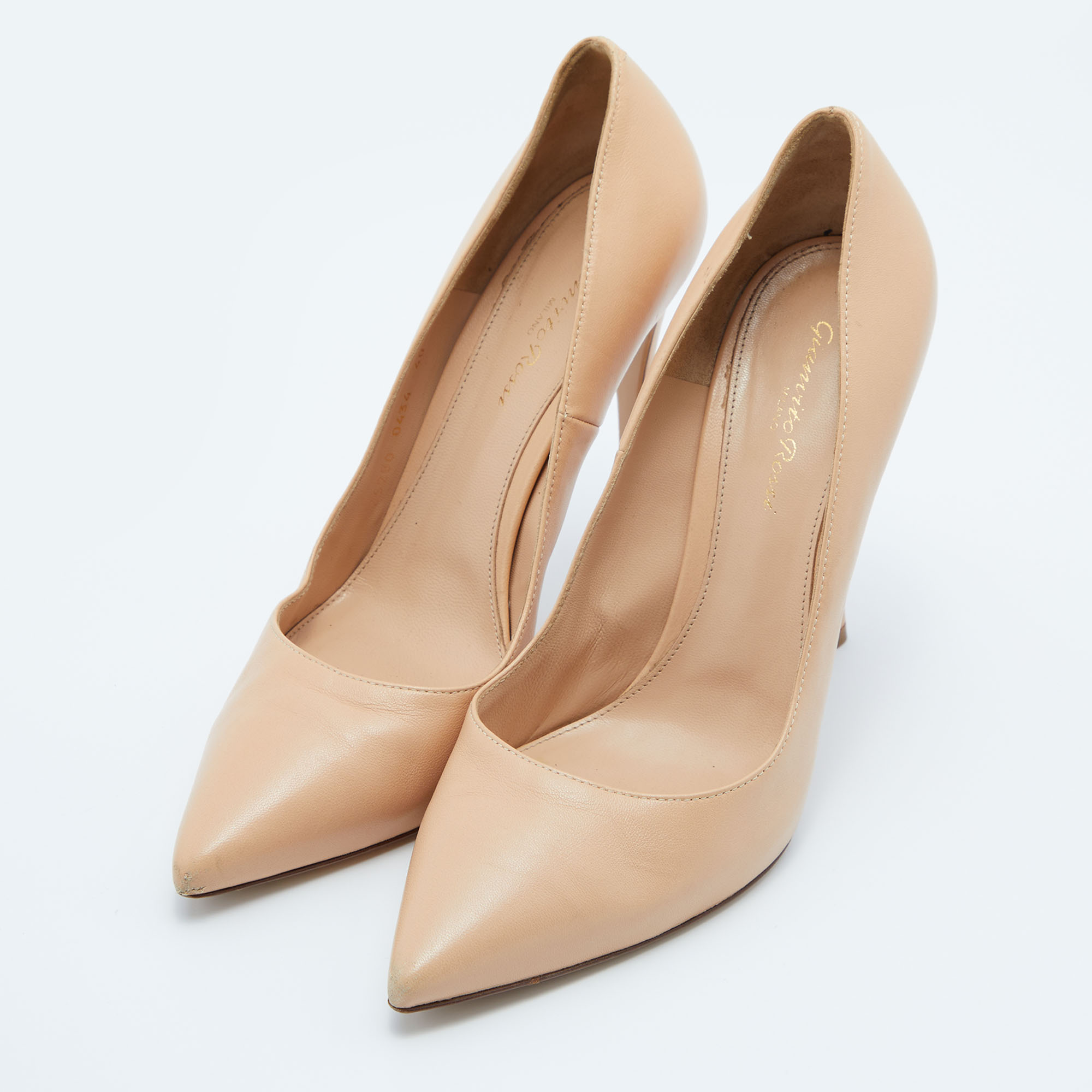 

Gianvito Rossi Beige Leather Pointed Toe Pumps Size