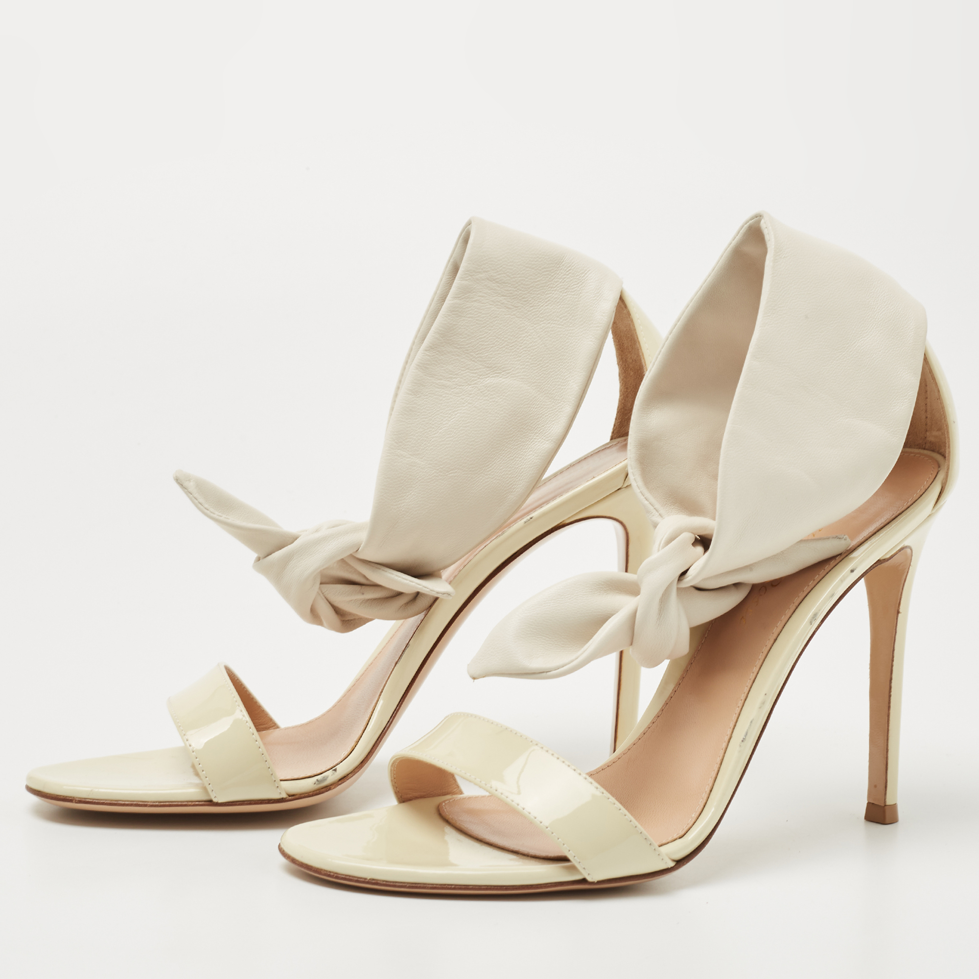 

Gianvito Rossi Beige/Cream Patent Leather Ankle Strap Sandals Size