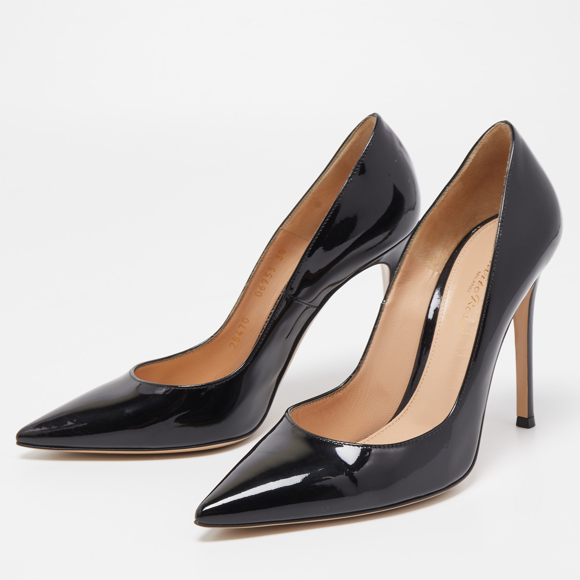 

Gianvito Rossi Black Patent Leather Pointed Toe Pumps Size