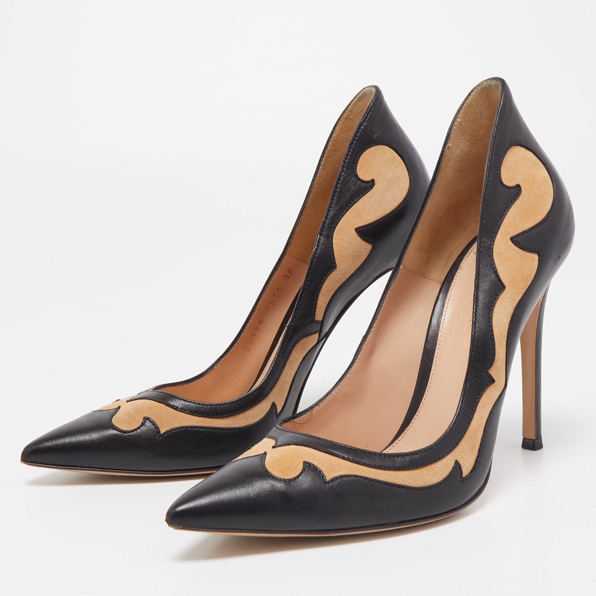 

Gianvito Rossi Black Leather and Suede Pointed Toe Pumps Size