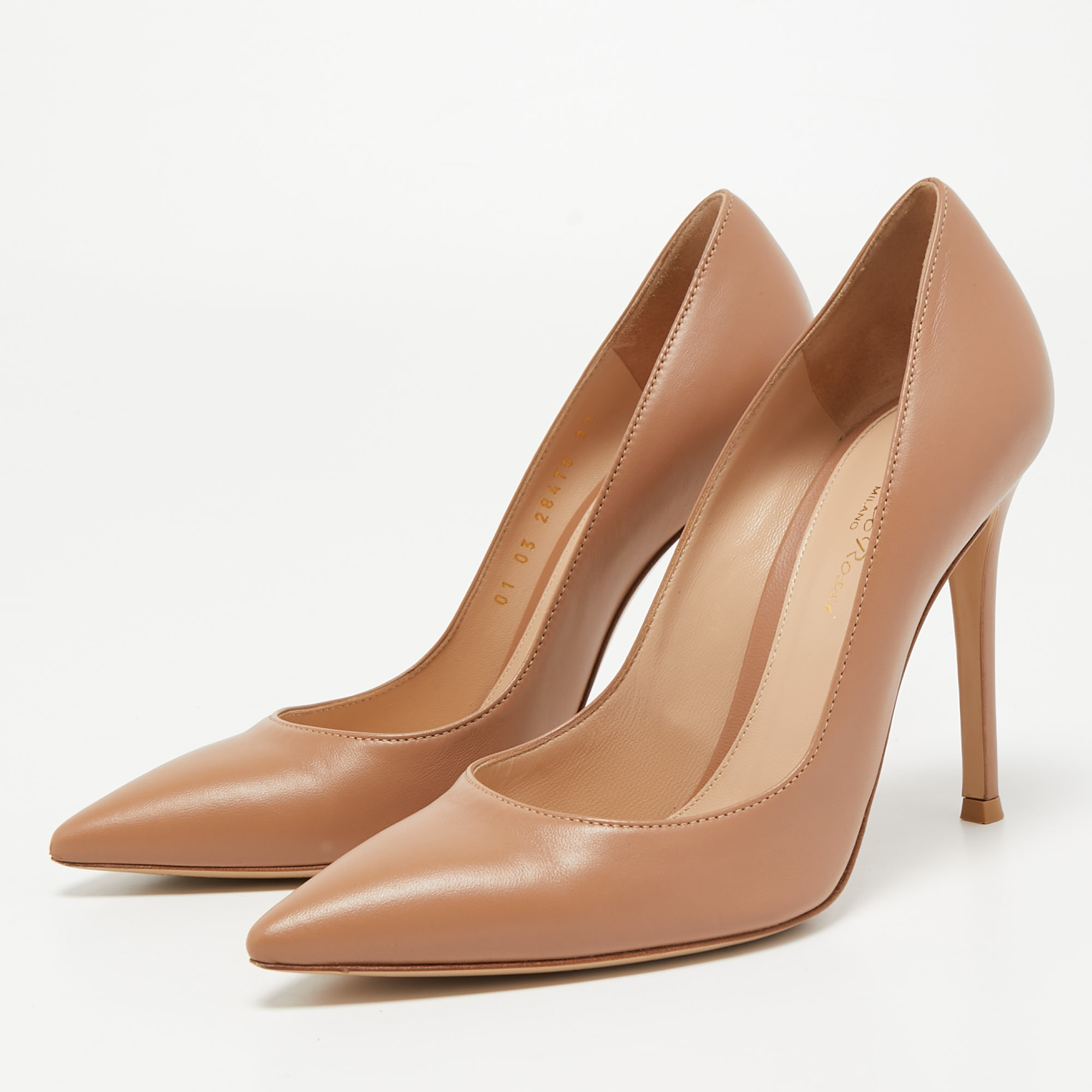 

Gianvito Rossi Beige Leather Gianvito Pumps Size