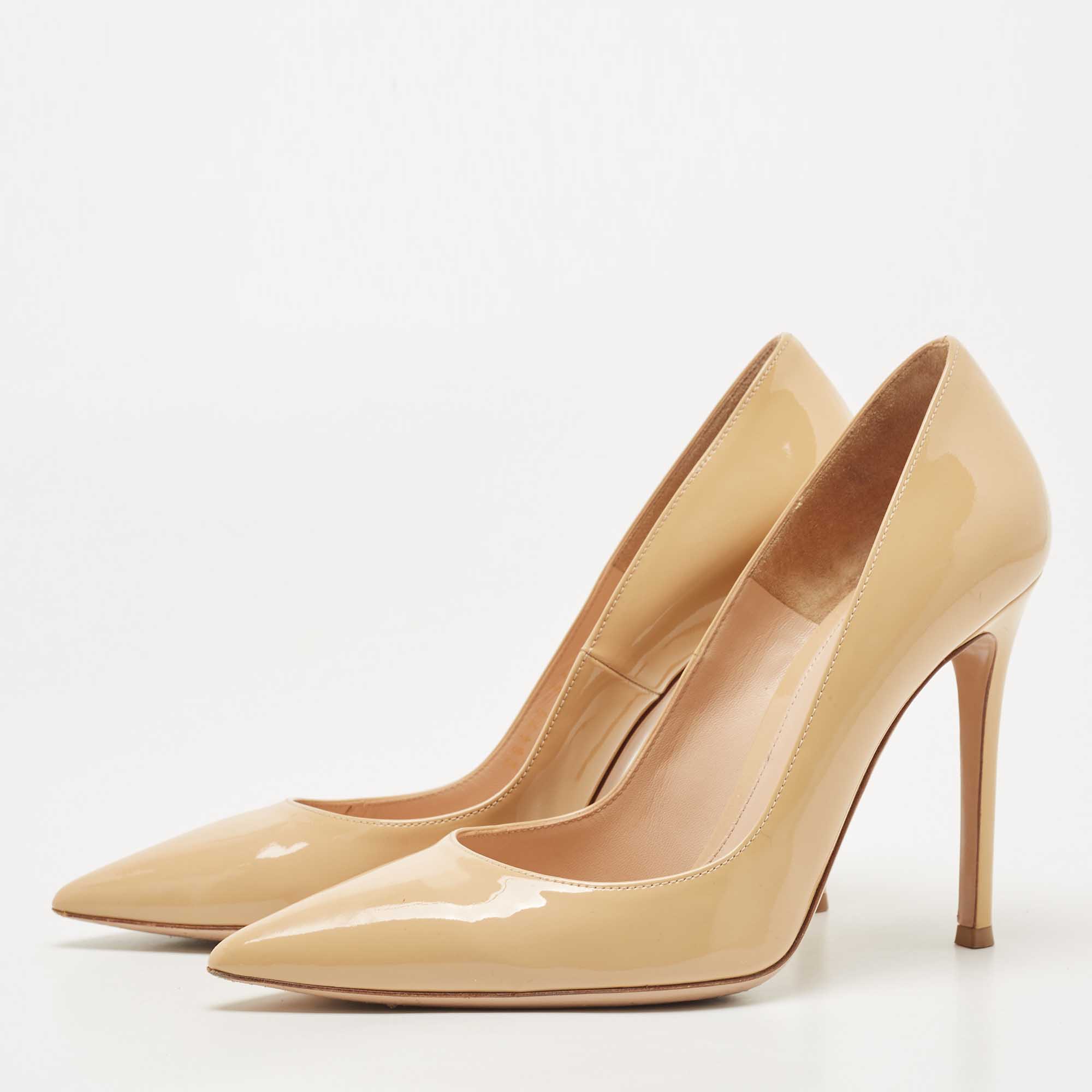 

Gianvito Rossi Beige Patent Leather Pointed Toe Pumps Size