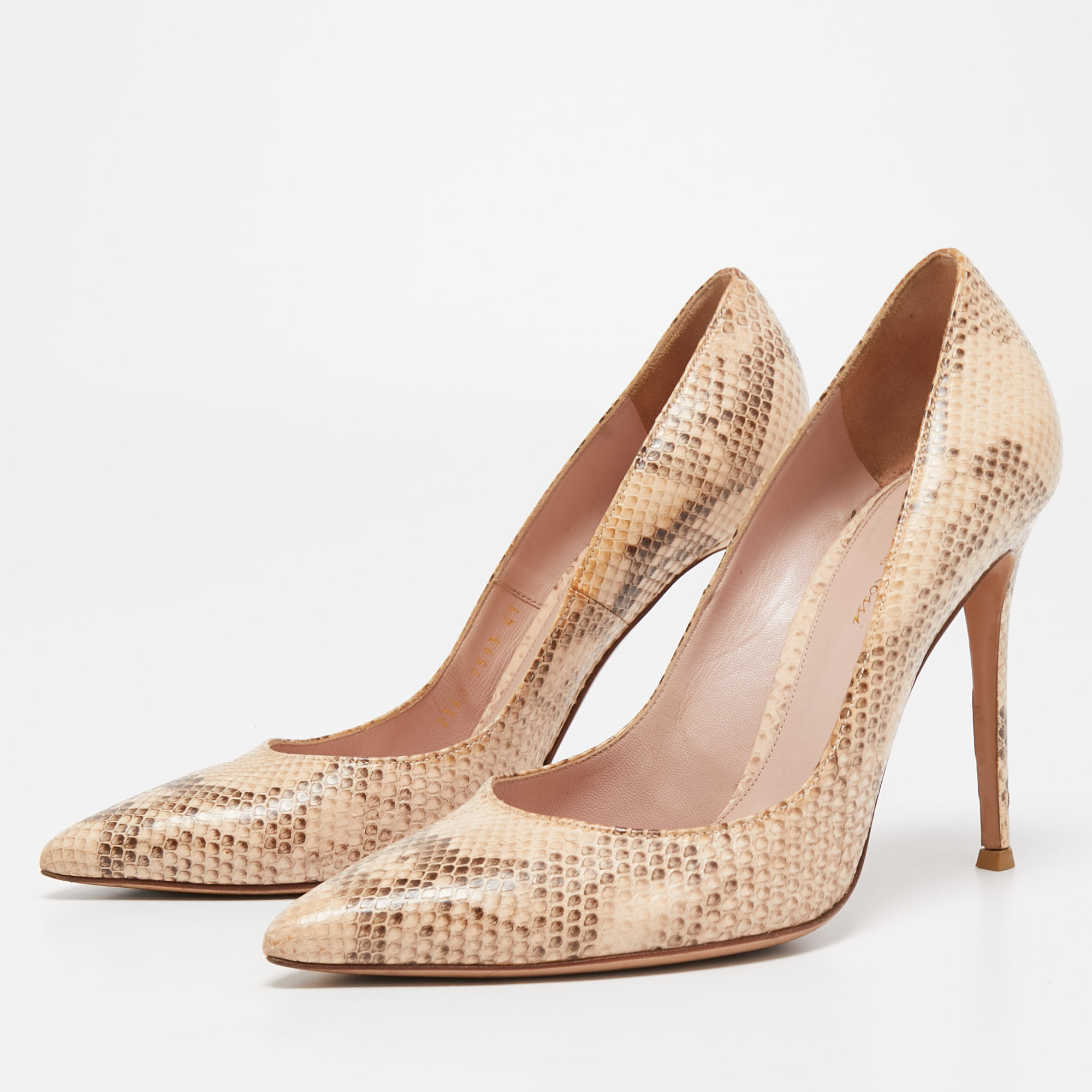

Gianvito Rossi Two Tone Python Gianvito Pumps Size, Beige