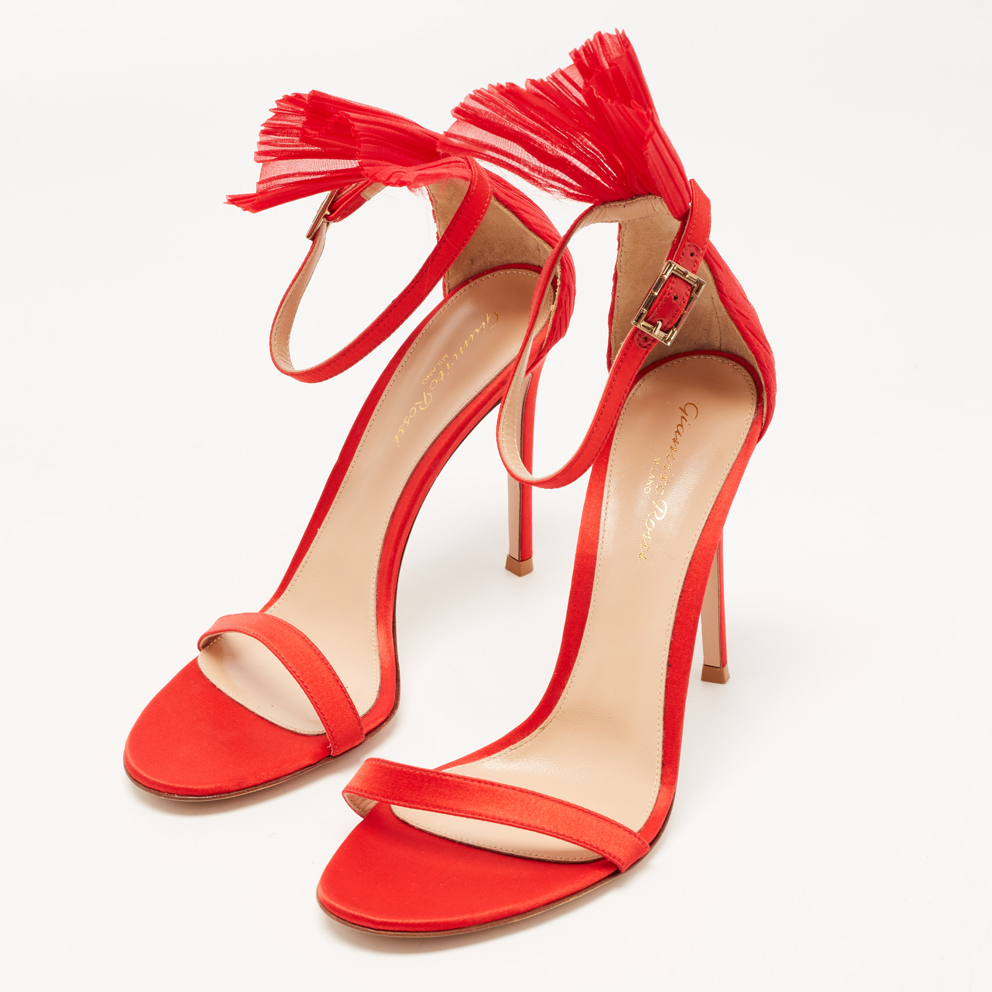 

Gianvito Rossi Red Satin And Plisse-Cuff Belvedere Sandals Size