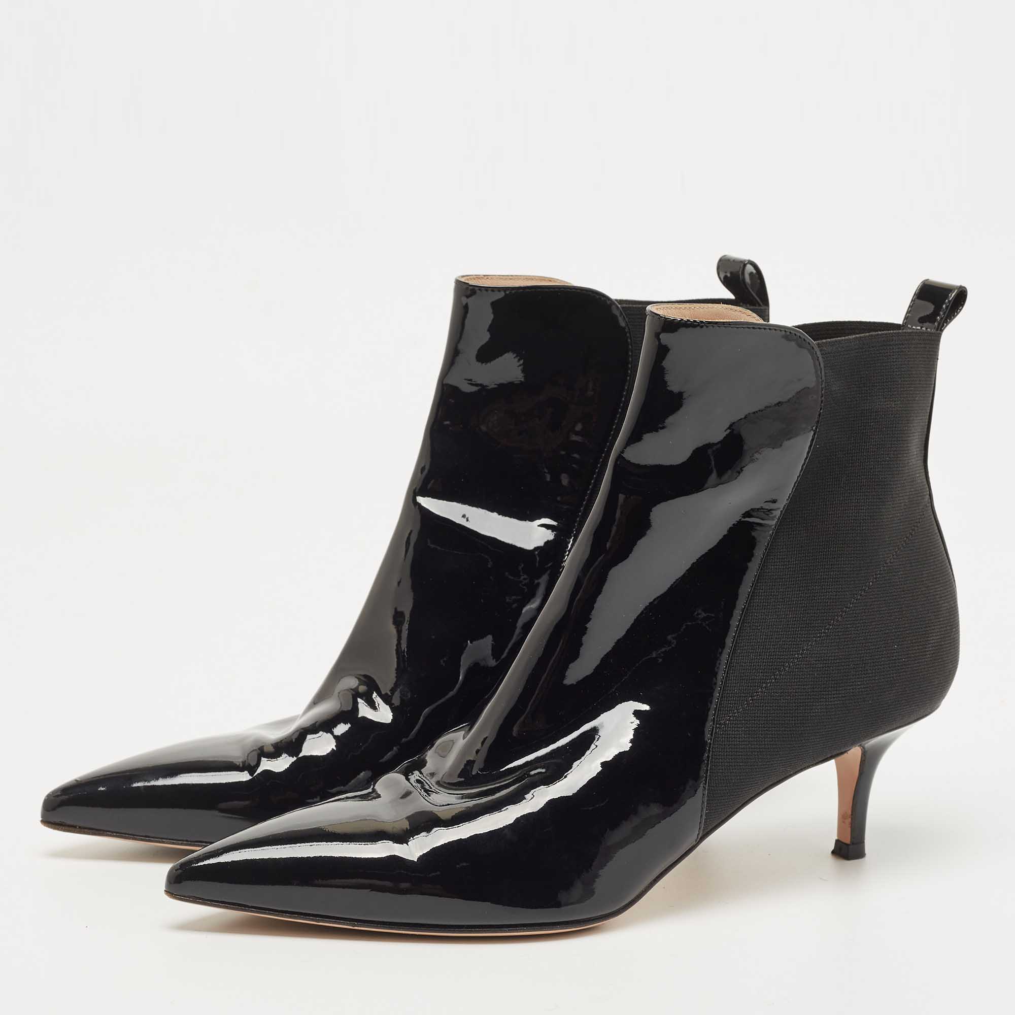 

Gianvito Rossi Black Patent Leather Ankle Booties Size