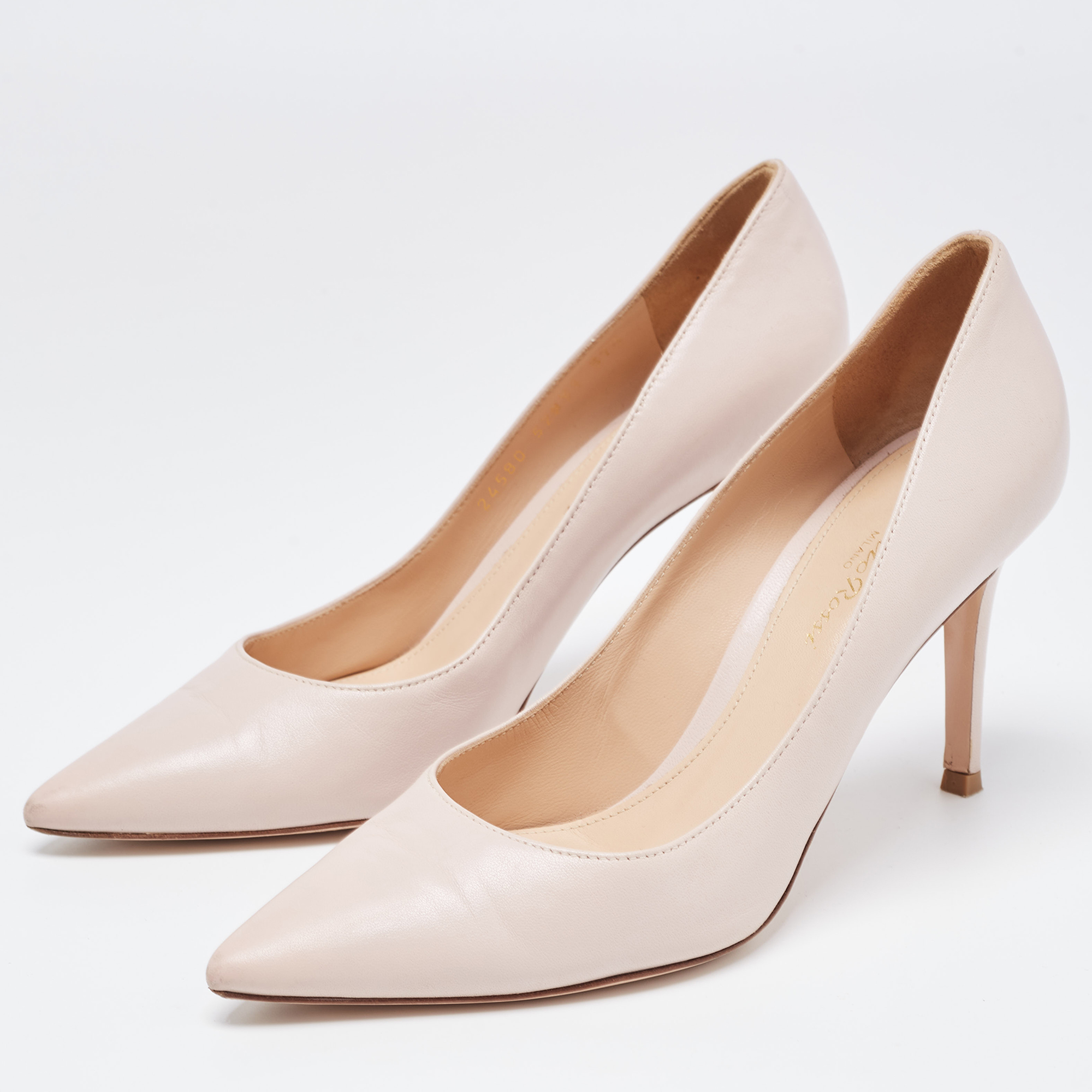 

Gianvito Rossi Pink Leather Pointed Toe Pumps Size