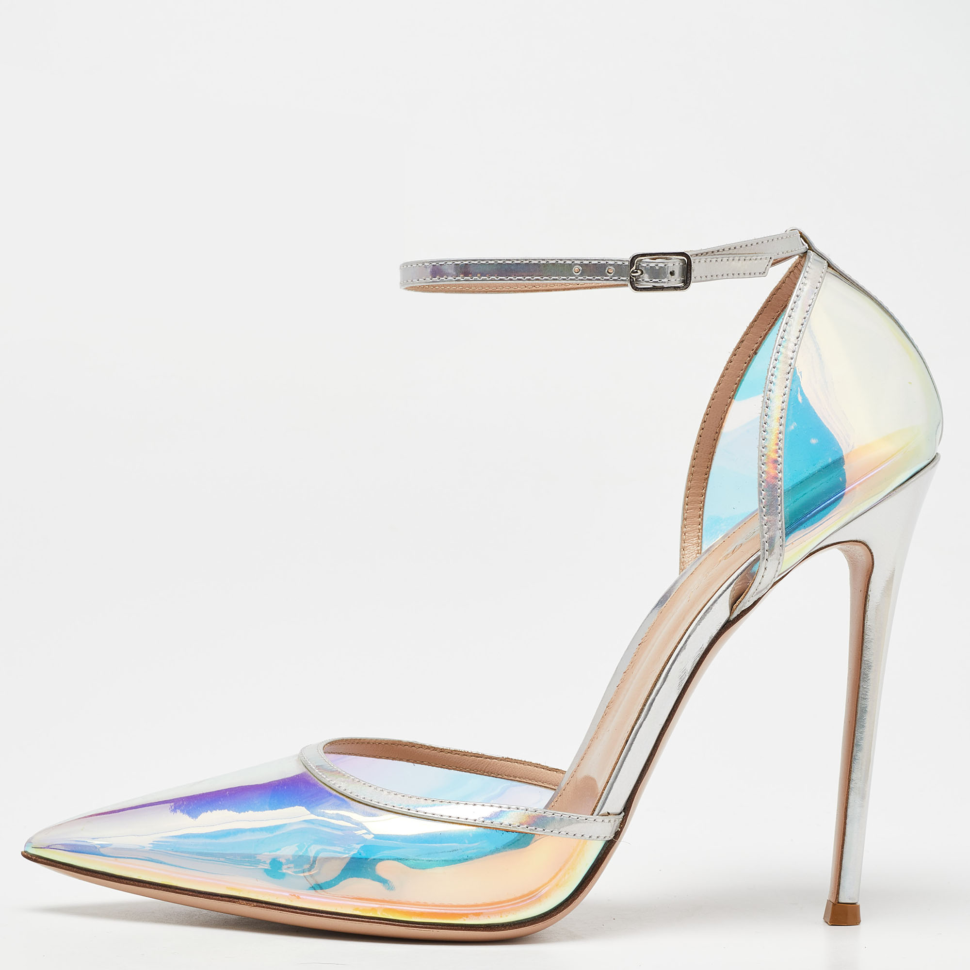 Gianvito Rossis timeless aesthetic and stellar craftsmanship in shoemaking is evident in these stunning pumps. Crafted from multicolor PVC and leather they are adorned with hologram design on the exterior and the pair is gracefully raised upon 12cm heels.