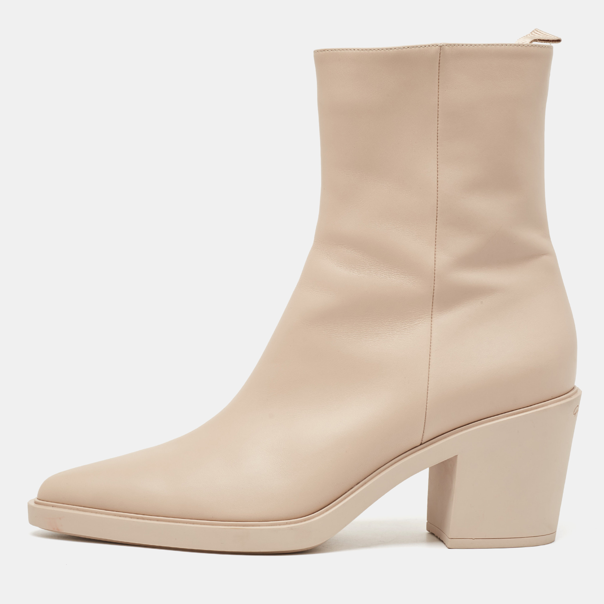 

Gianvito Rossi Beige Leather Dylan Ankle Boots Size