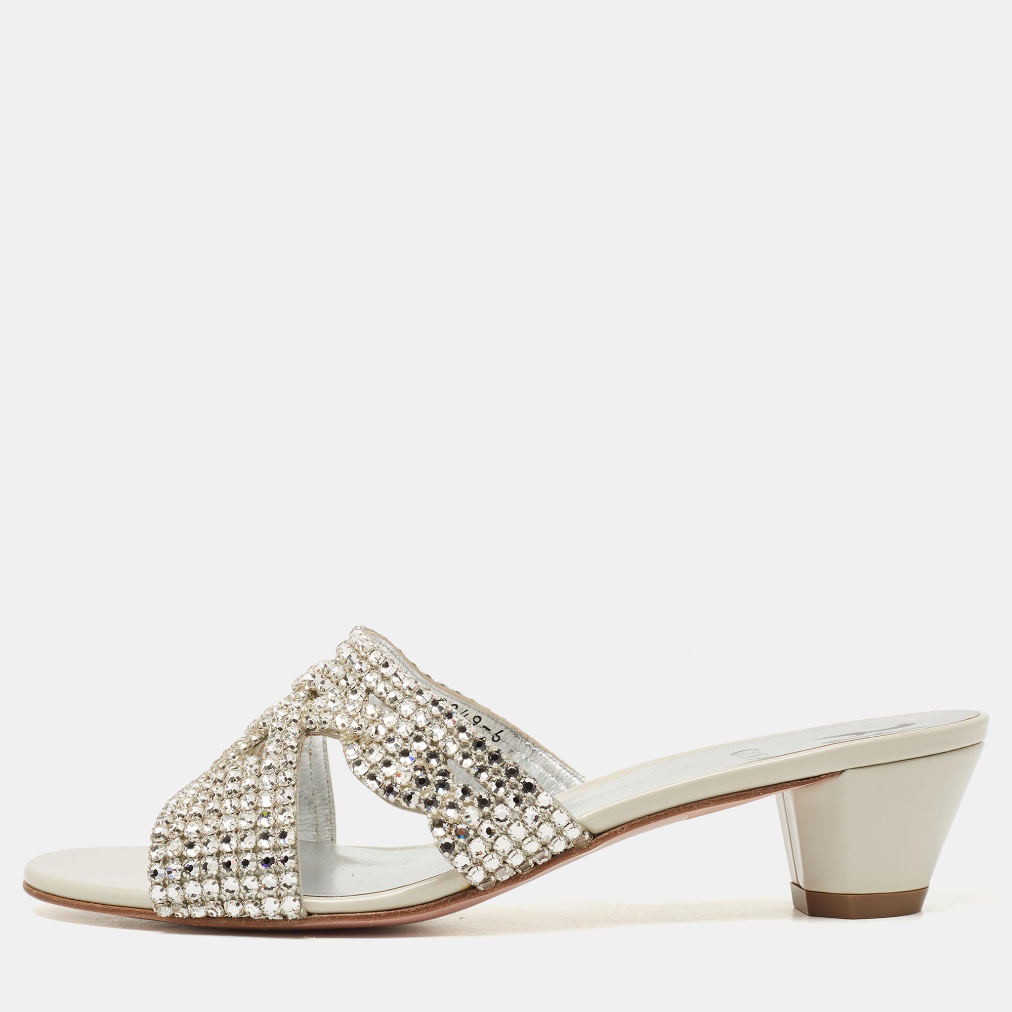 مملوكة مسبقًا Gina White/Silver Patent Leather Crystal Embellished Slides Size 39