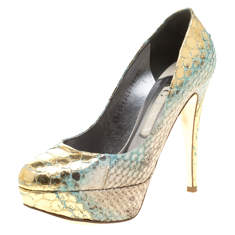 Formed out of python skin these pumps are must have add ons to your collection. Lavish design meets long term utility in this pair of Gina pumps. They feature 13 cm heels and 3 cm platforms.