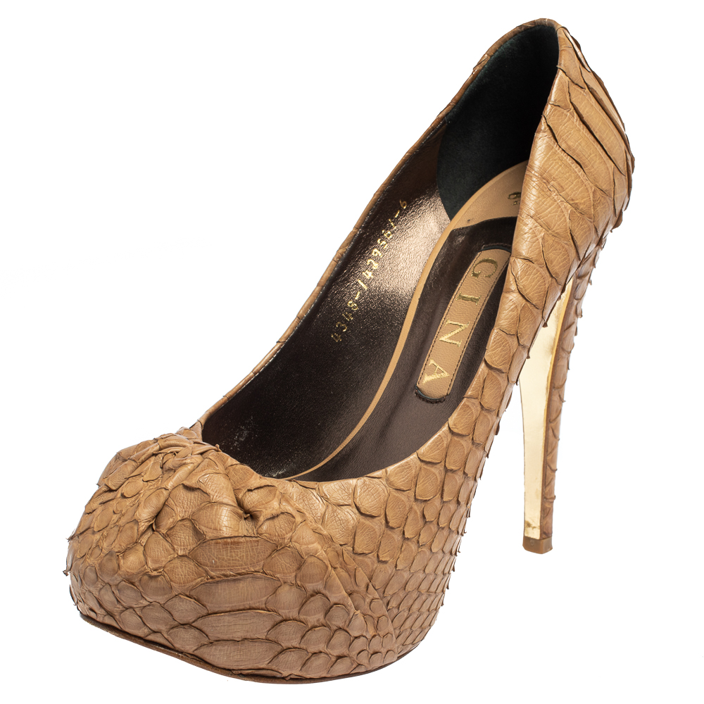 Create eye catching party looks wearing these super stylish Gina Elle pumps. Constructed from beige python these pumps along with their sky high heels feature thick platforms adding to its comfort while you steal the show with your special looks. NOTE: AVAILABLE FOR UAE CUSTOMERS ONLY.