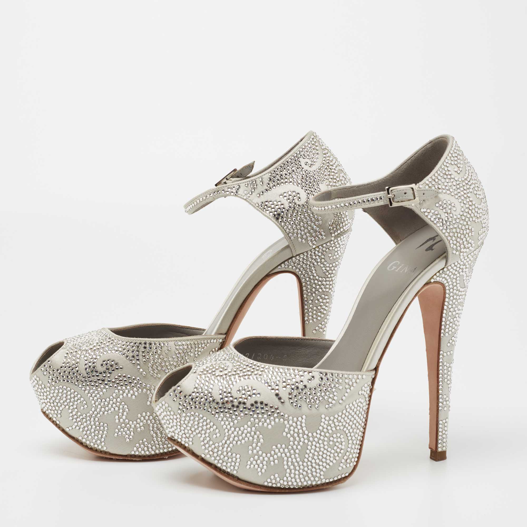 

Gina Grey Satin Crystal Embellished Peep Toe Pumps Size