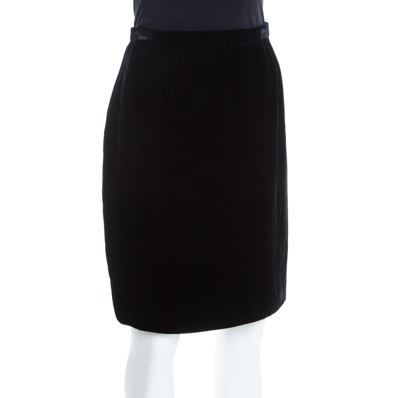 

Giorgio Armani Vintage Black Velvet Pencil Skirt