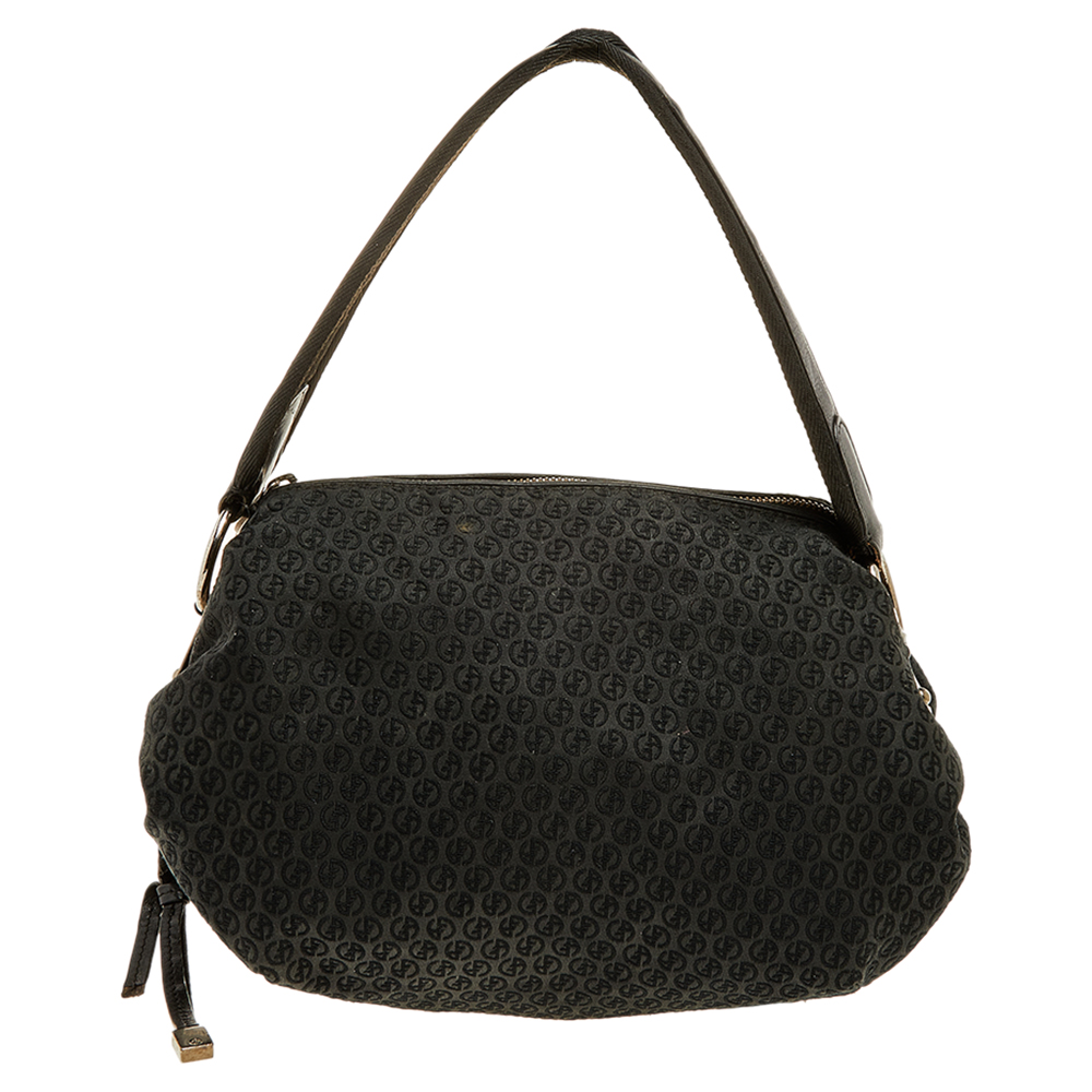 Choose this Giorgio Armani hobo to complement your effortless everyday look. The bag is crafted from signature canvas and leather and features a single handle and silver tone hardware. The canvas lined interior will dutifully hold all your daily essentials.