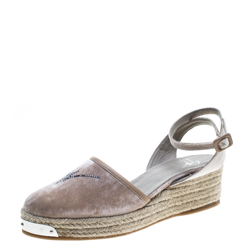 Pre Owned صندل إسبادريل جوسيبي زانوتي قطيفة بيج مزخرف كريستال مقاس 40