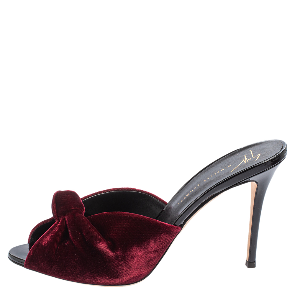 

Giuseppe Zanotti Burgundy Velvet Knot Open Toe Sandals Size