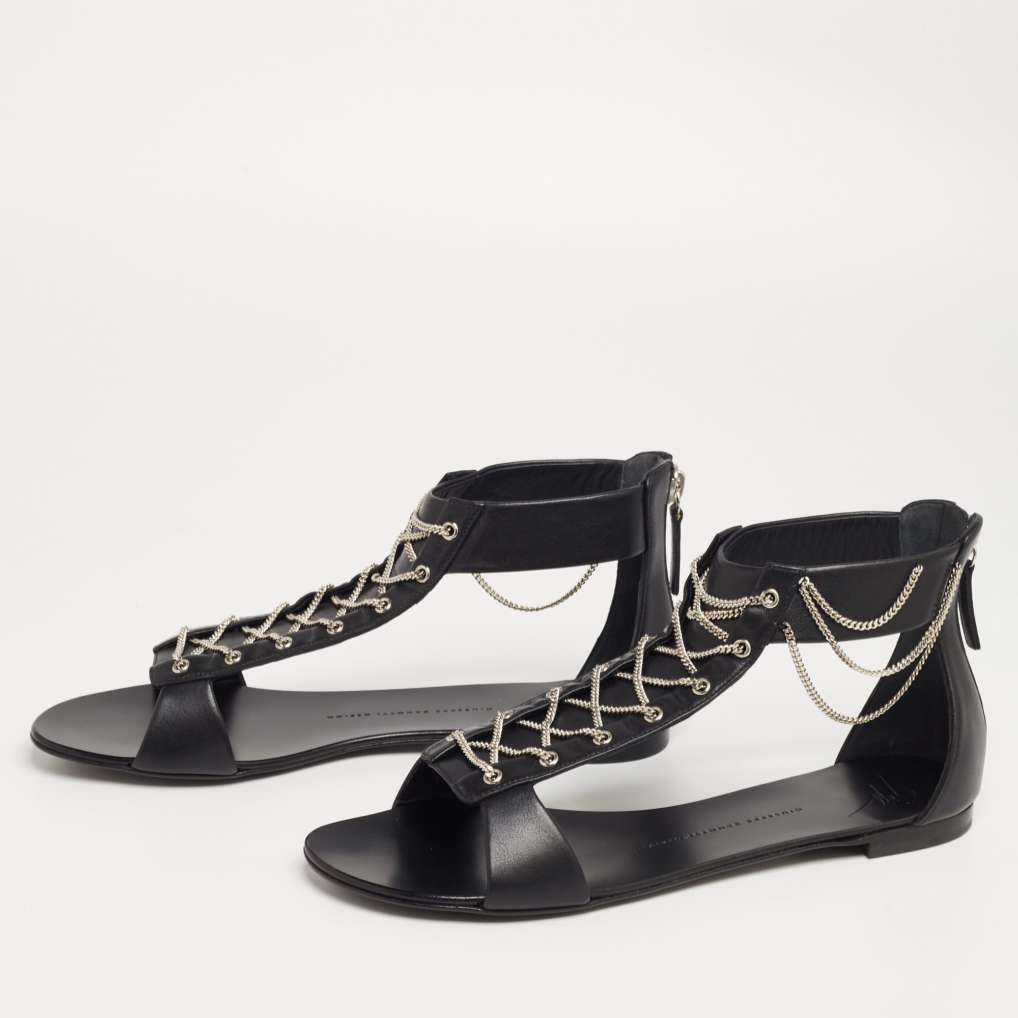 

Giuseppe Zanotti Black Leather Roll Chain Detail Flat Sandals Size