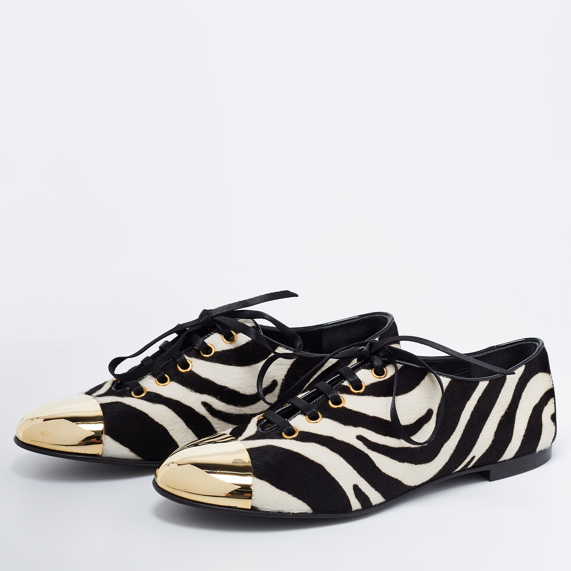 

Giuseppe Zanotti White/Black Zebra Print Calf Hair Lace-Up Oxfords Size