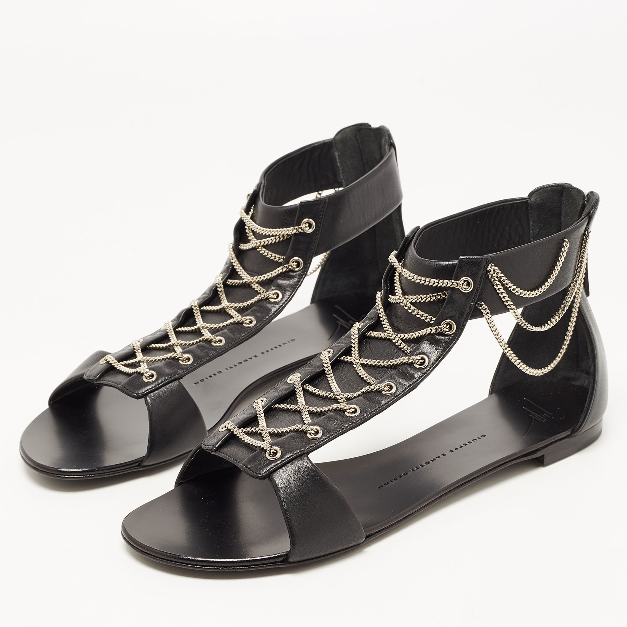

Giuseppe Zanotti Black Leather Roll Chain Detail Flat Sandals Size