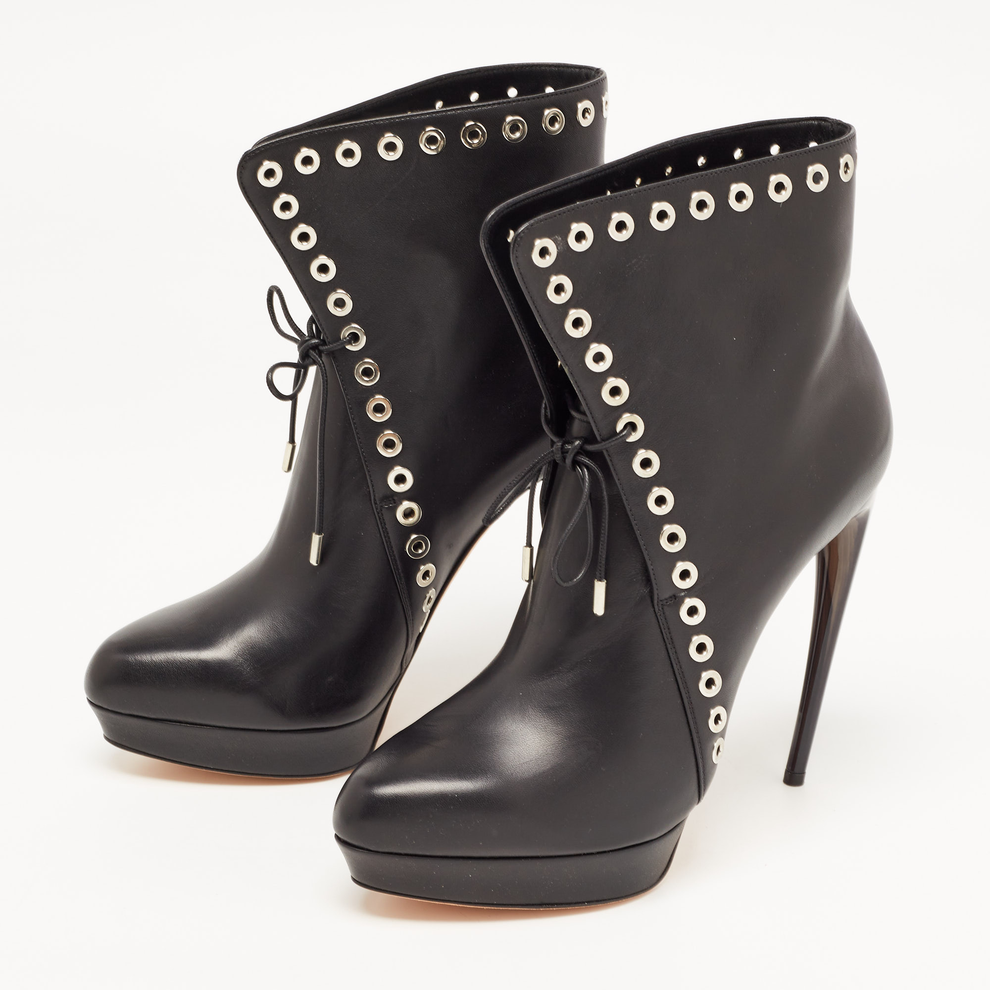 

Alexander McQueen Black Leather Ankle Length Boots Size