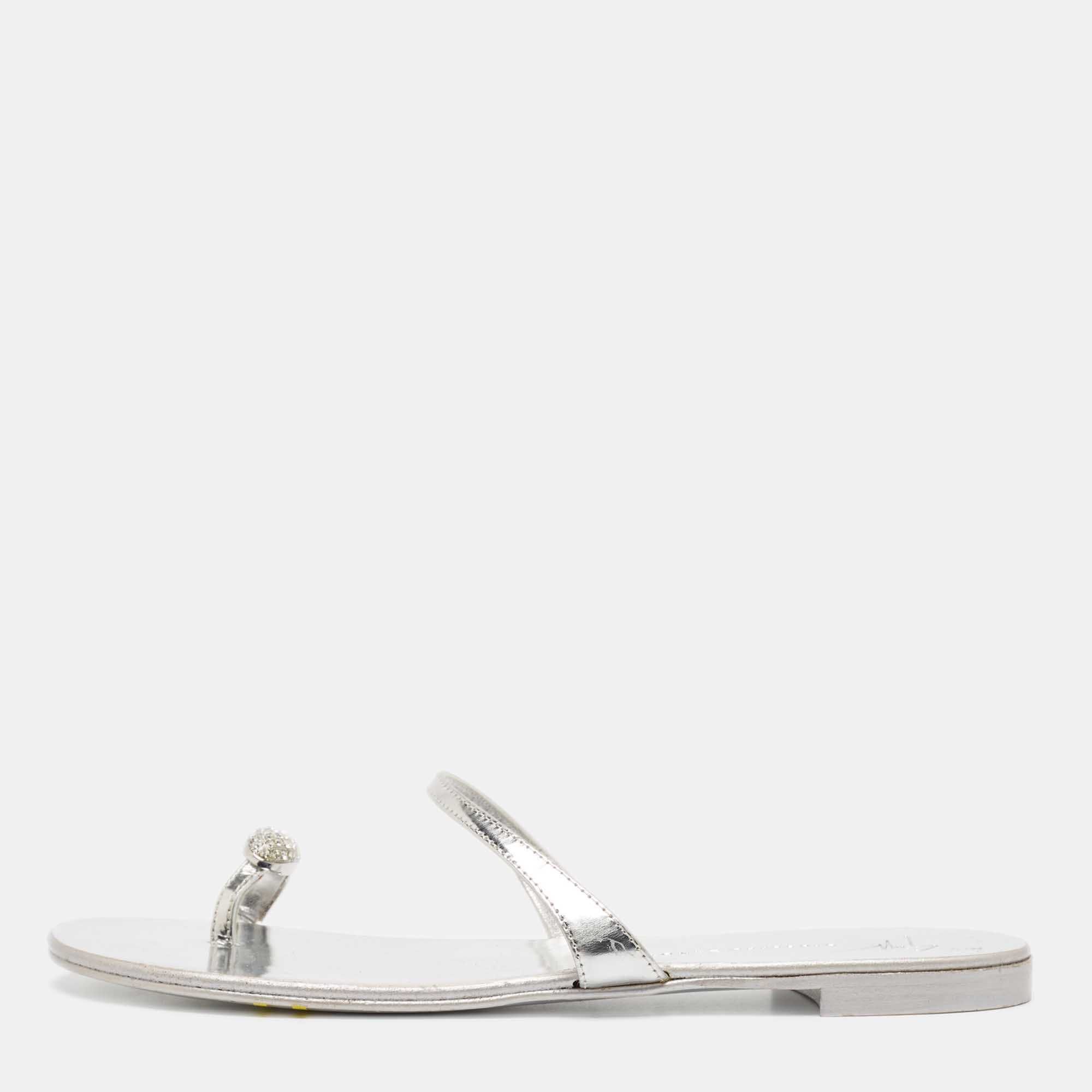 

Giuseppe Zanotti Silver Leather Crystal Embellished Toe Ring Flats Size