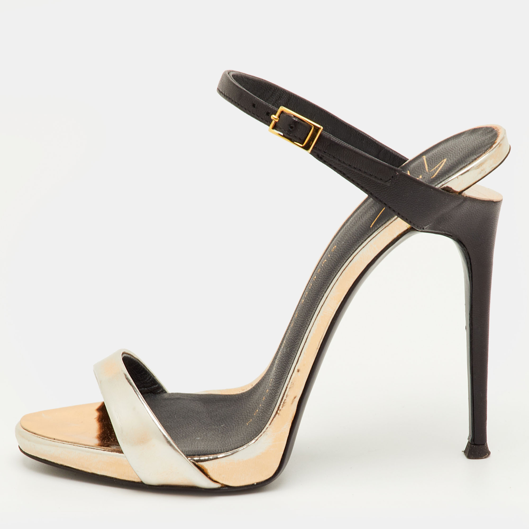 Click to view more detailed imagery on our partner's website Pre-owned Giuseppe Zanotti Size 34.5 Metallic/black Foil Leather Sandals In Silver