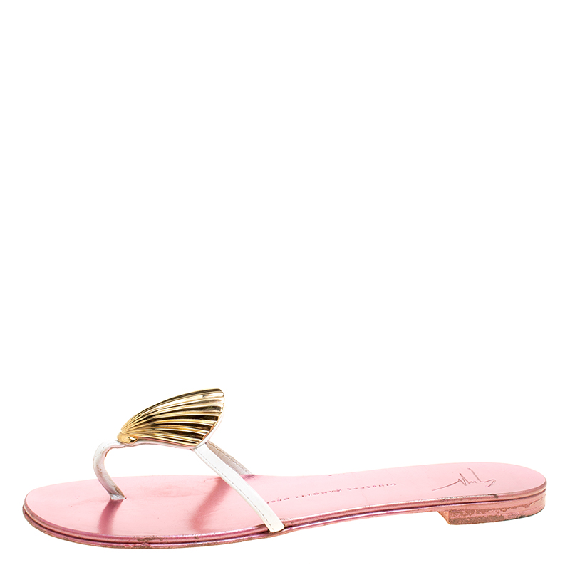 

Giuseppe Zanotti White Leather Shell Flat Sandals Size