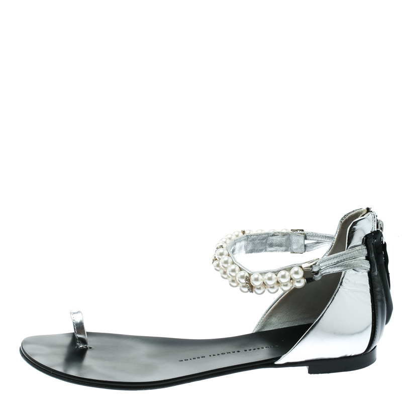 Pre-owned Giuseppe Zanotti Silver Patent Leather Pearl Embellished Ankle Strap Toe Ring Flats Size 38