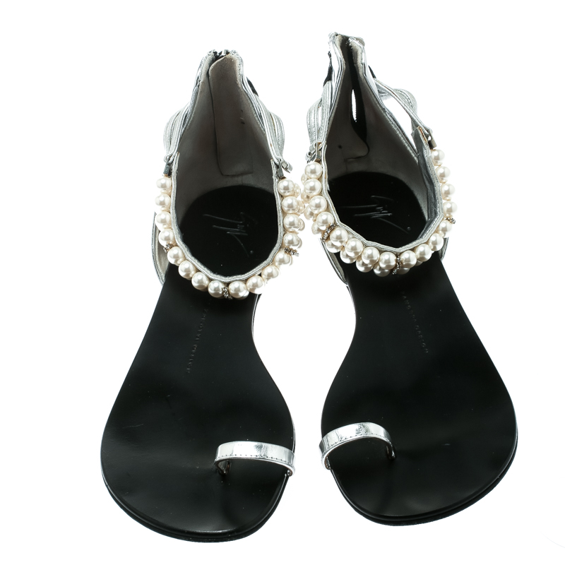 Pre-owned Giuseppe Zanotti Silver Patent Leather Pearl Embellished Ankle Strap Toe Ring Flats Size 38