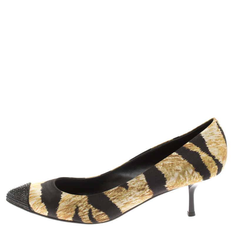 

Giuseppe Zanotti Beige/Black Printed Satin Crystal Embellished Cap Toe Pumps Size