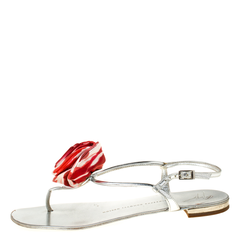 

Giuseppe Zanotti Metallic Silver Leather Satin Rose Appliqu÷ Flat Thong Sandals Size