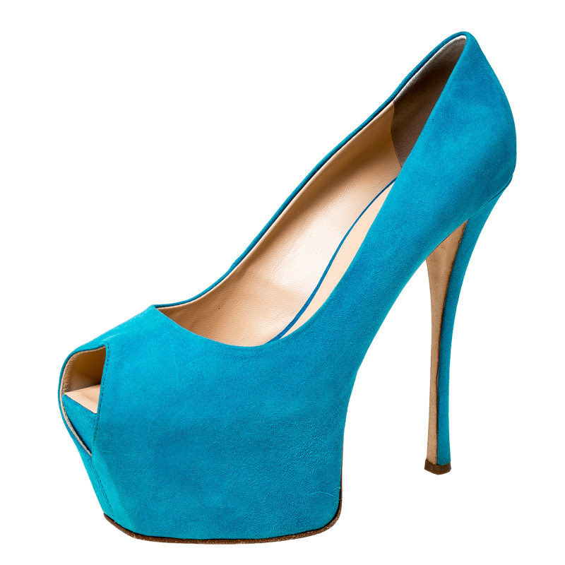 Look refined and sophisticated by flaunting this pair of Liza pumps crafted from suede into a peep toe silhouette. Add a dash of color to your outfit with this pair of gorgeously designed Giuseppe Zanotti pumps flaunting a bright blue shade. The pair is complete with high heels and platforms.