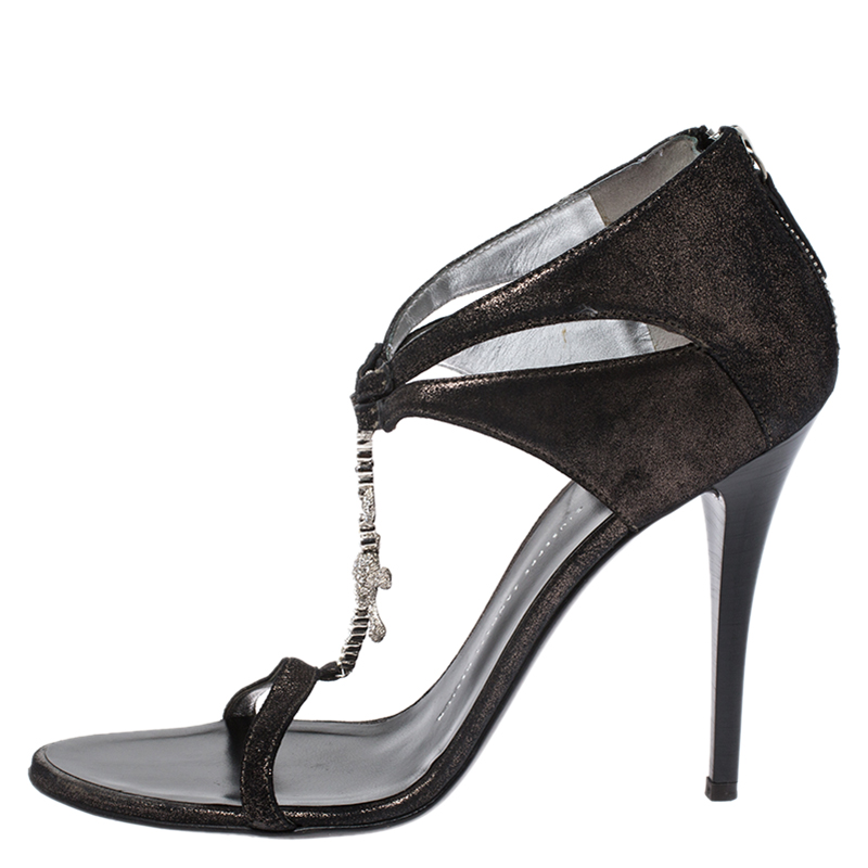 

Giuseppe Zanotti Metallic Grey Leather Skull Embellished T Strap Sandals Size