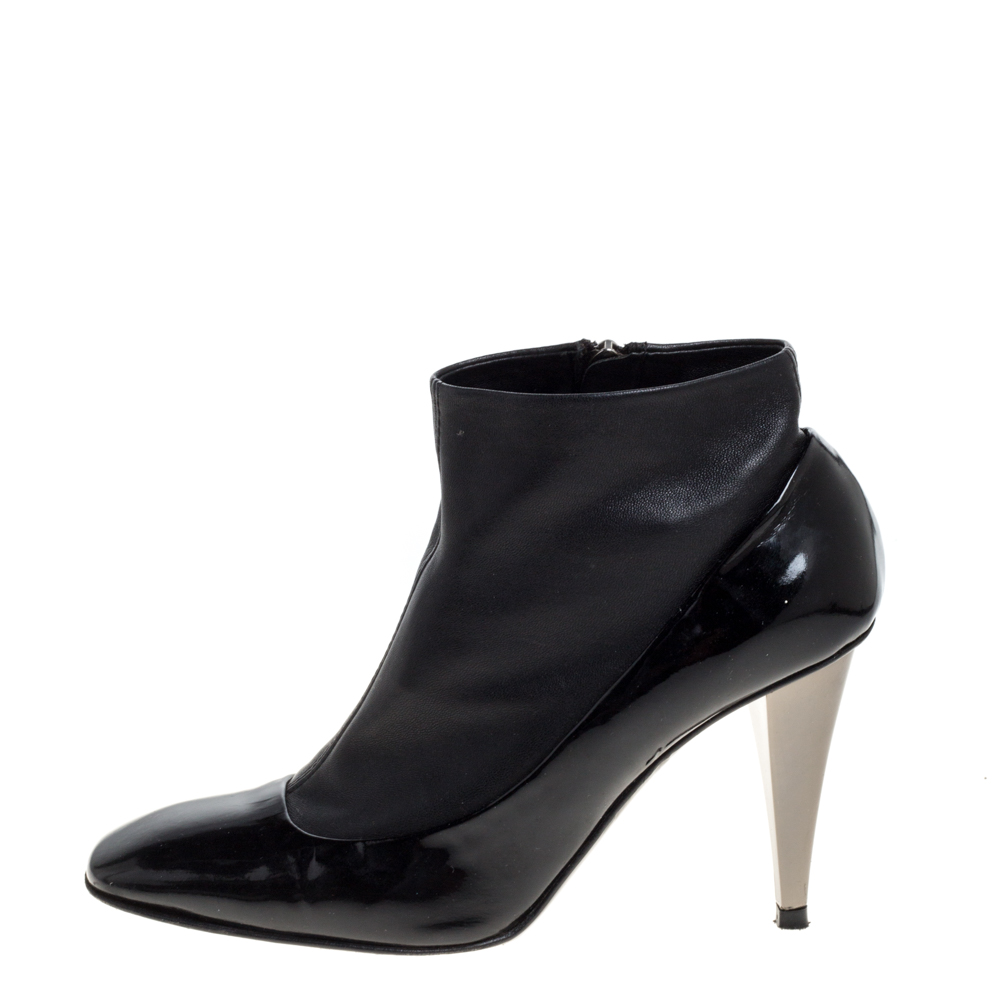 

Giuseppe Zanotti Black Patent And Leather Square Toe Ankle Booties Size