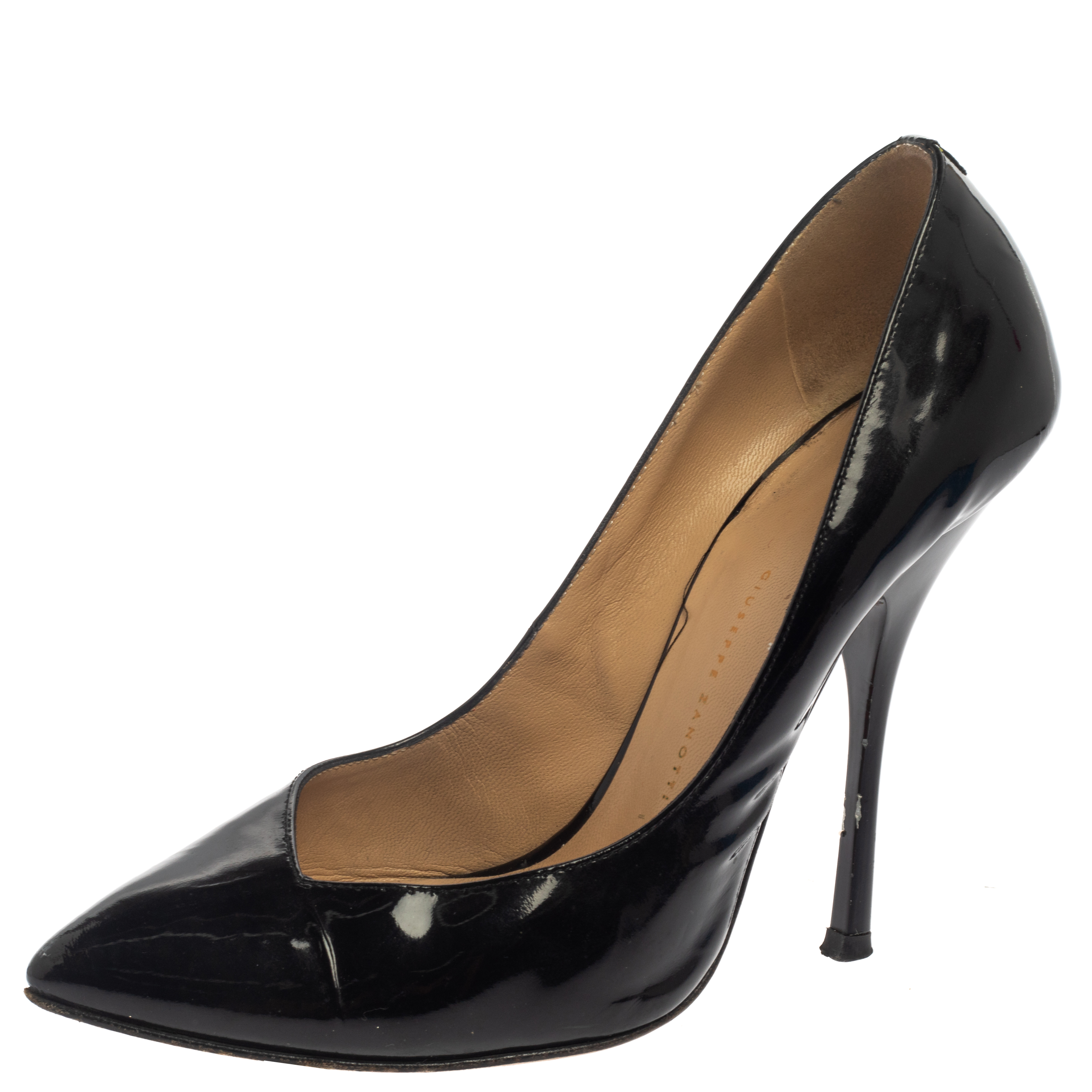 Perfect for everyday wear are these Giuseppe Zanotti pumps that exude a timeless appeal. Made from black patent leather these elegant pumps feature pointed toes low cut vamps and 11.5 cm heels. Style them both formal and casual attires for a stylish look.