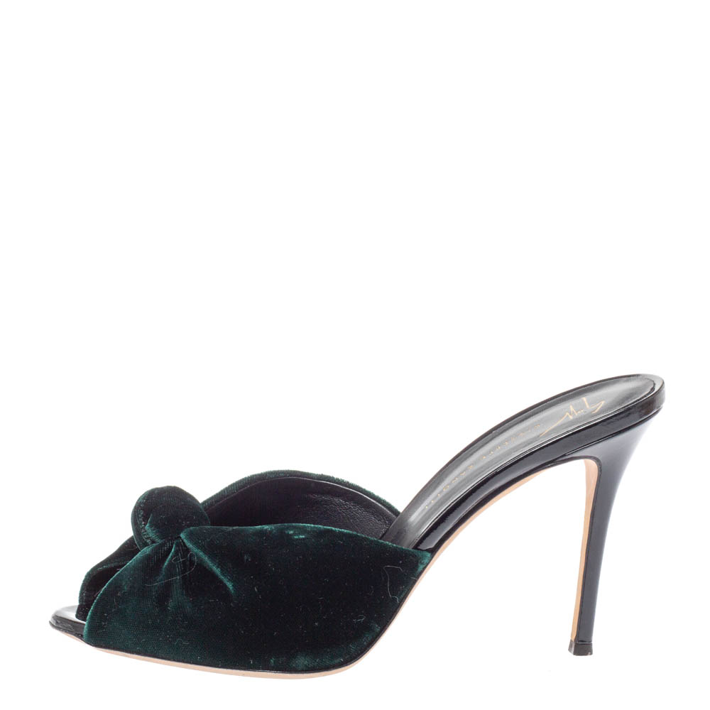 

Giuseppe Zanotti Bottle Green Velvet Knotted Sandals Size