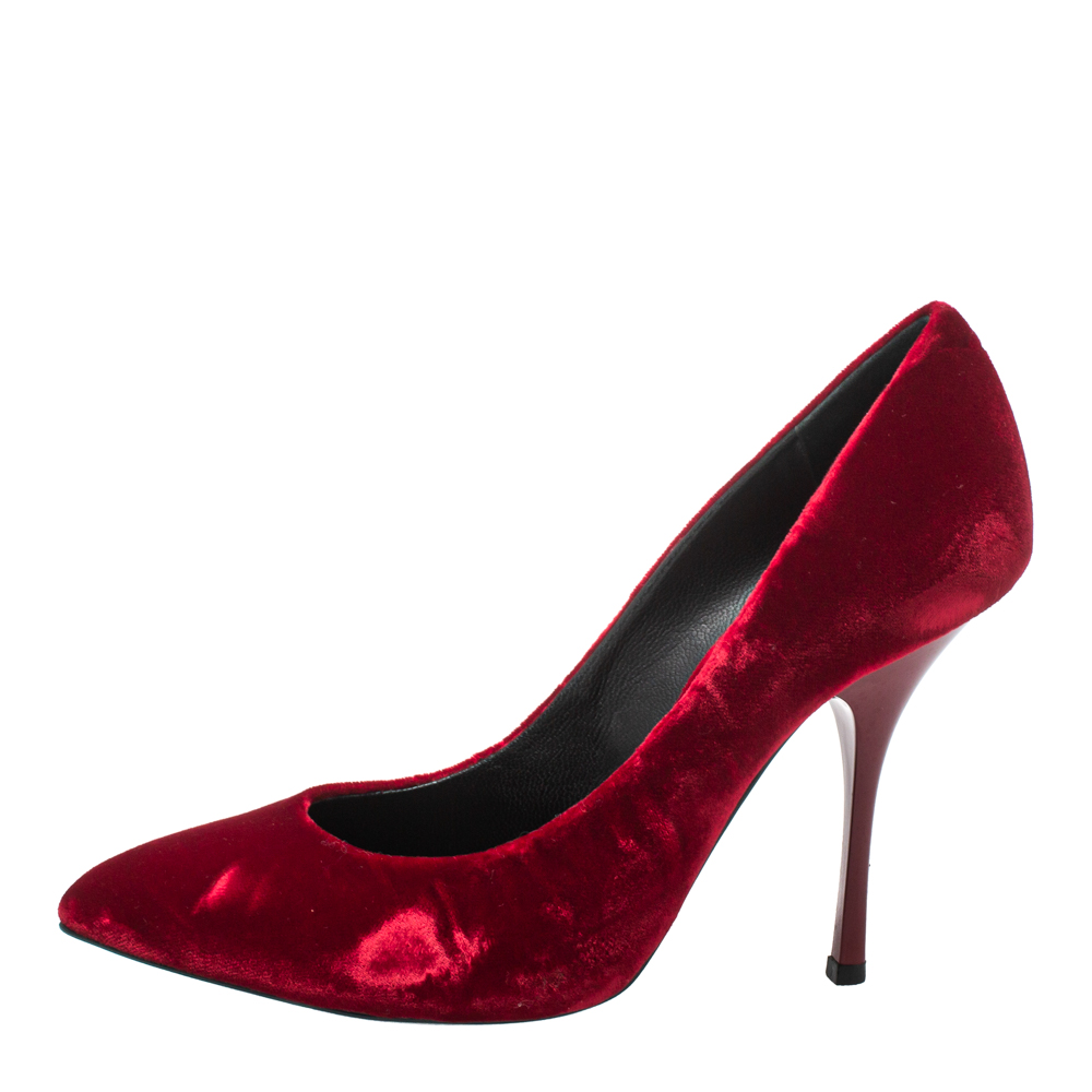 

Giuseppe Zanotti Red Velvet Pointed Toe Pumps Size