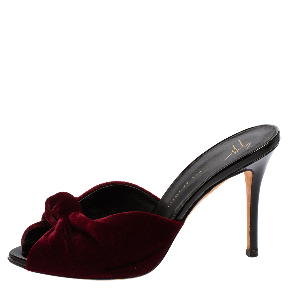 

Giuseppe Zanotti Burgundy Velvet Knot Slide Sandals Size