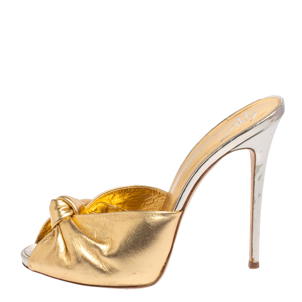 

Giuseppe Zanotti Metallic Gold Leather Knotted Slip On Sandals Size
